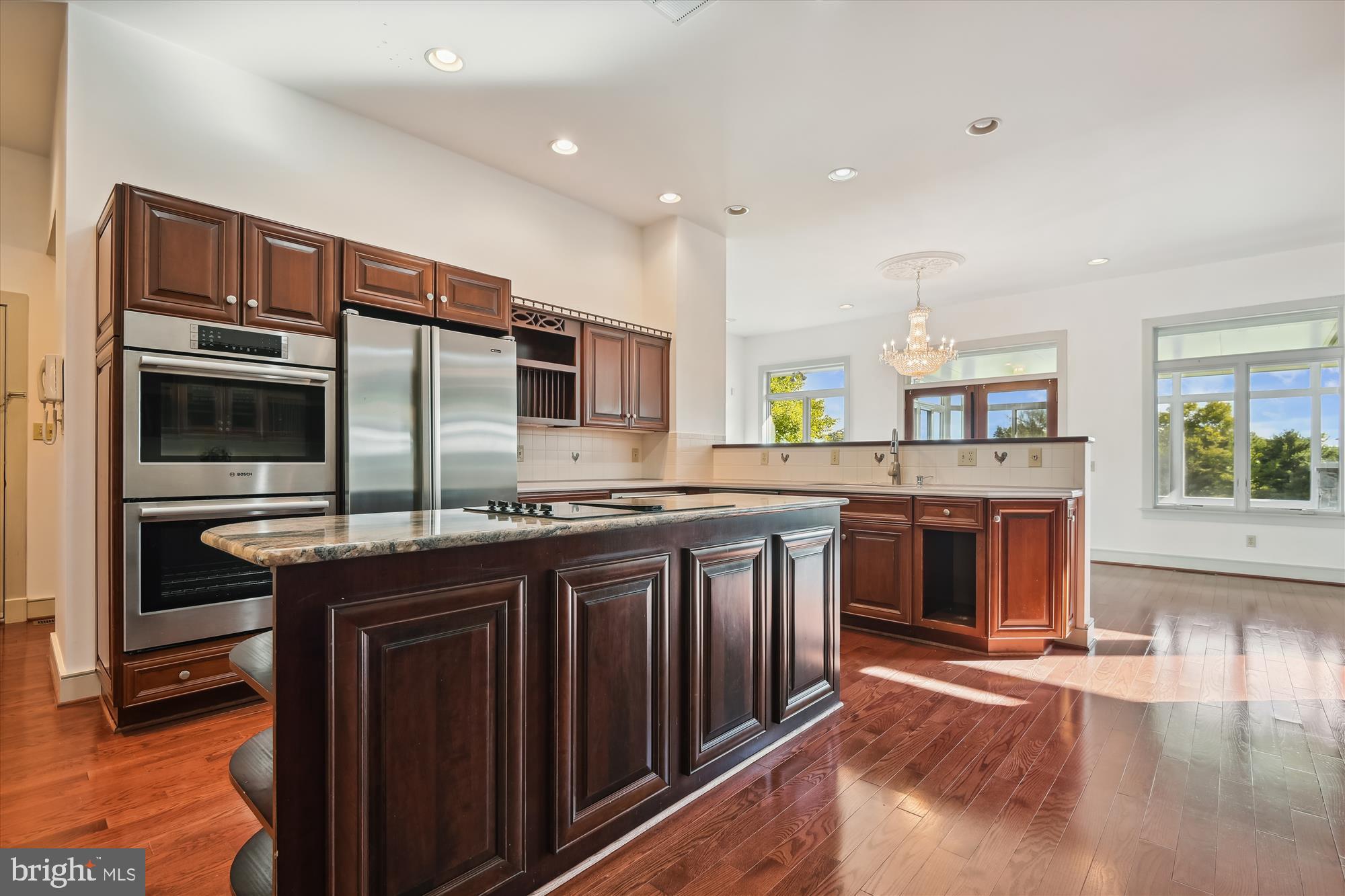 GOVERNORS MANOR - Residential