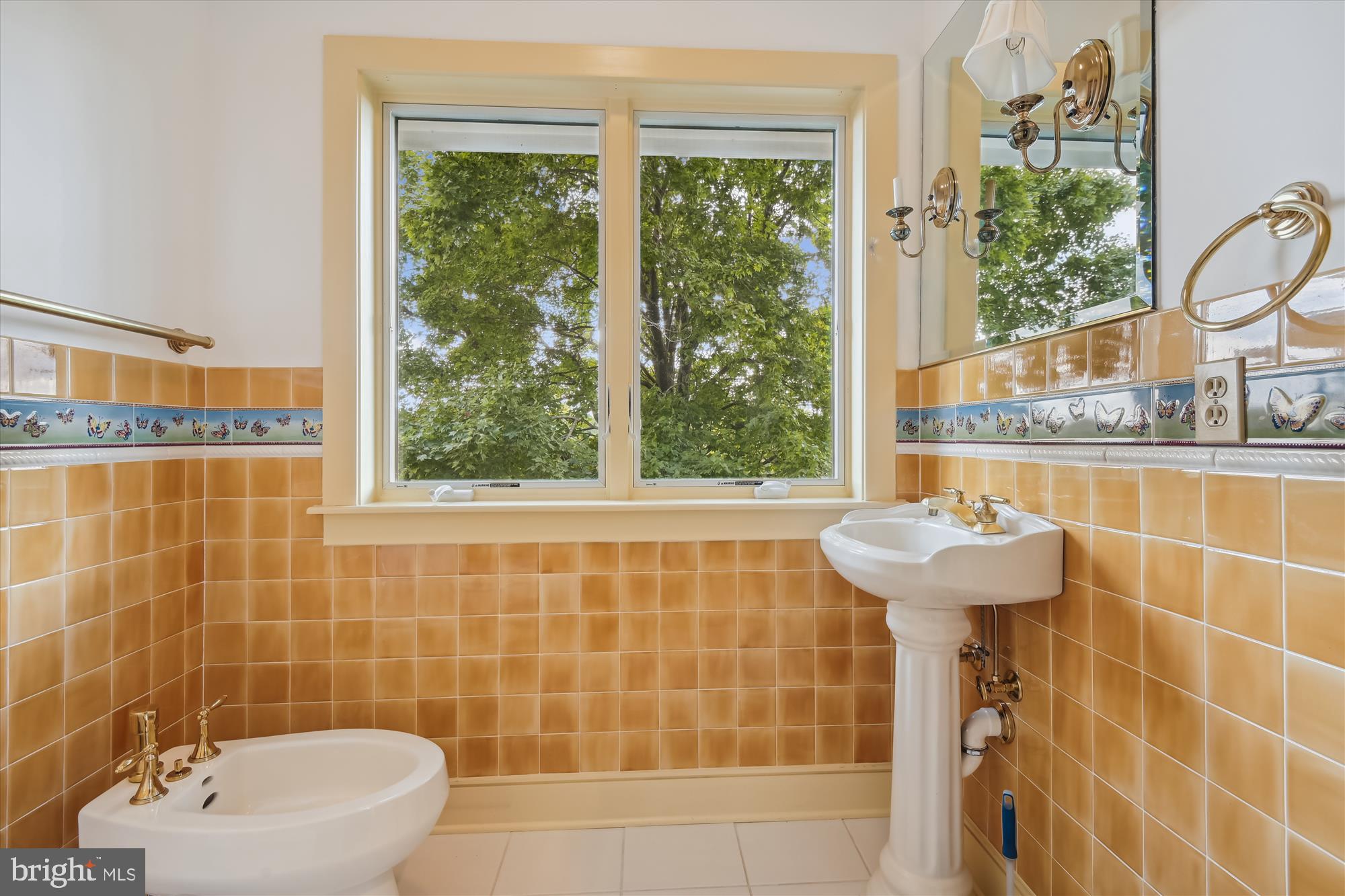 GOVERNORS MANOR - Residential