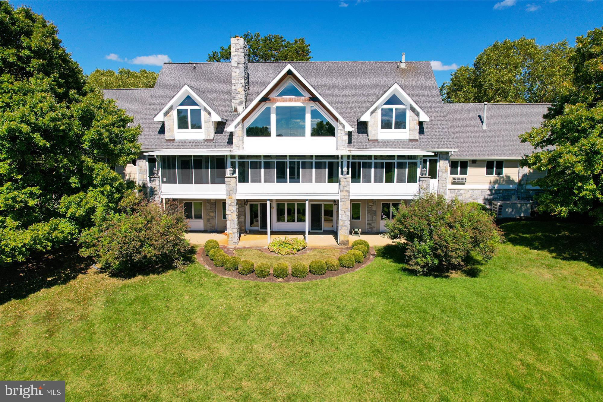 GOVERNORS MANOR - Residential