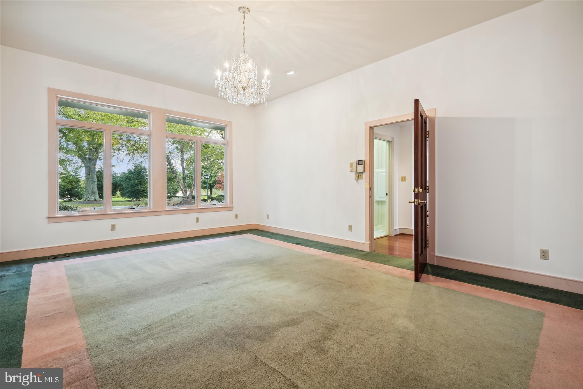 GOVERNORS MANOR - Residential