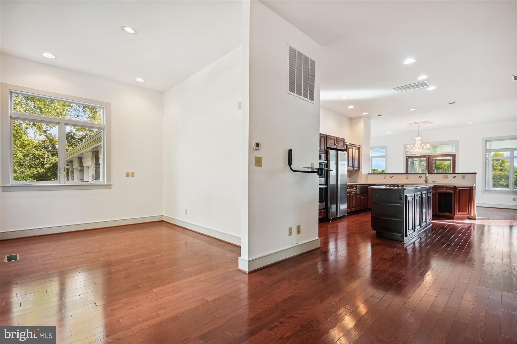 GOVERNORS MANOR - Residential