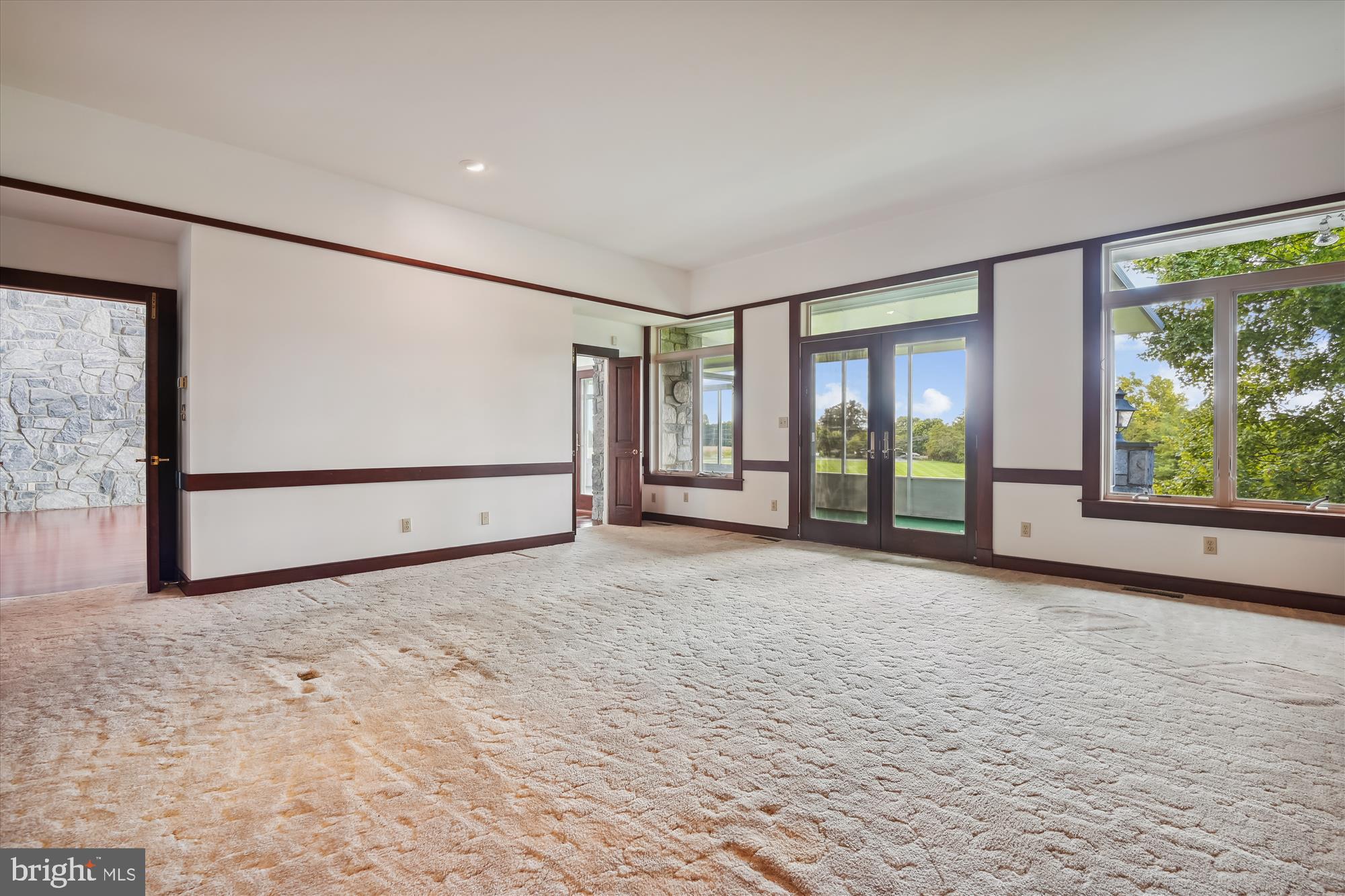 GOVERNORS MANOR - Residential