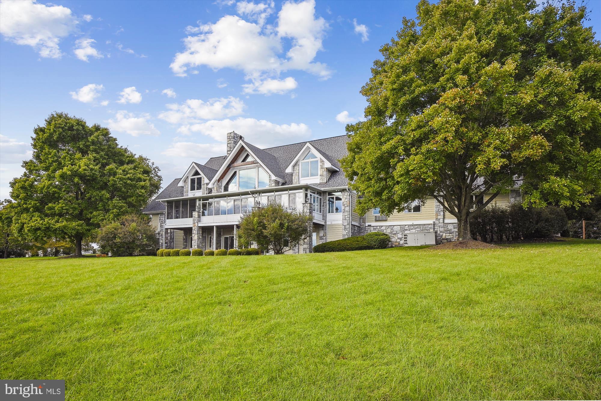 GOVERNORS MANOR - Residential