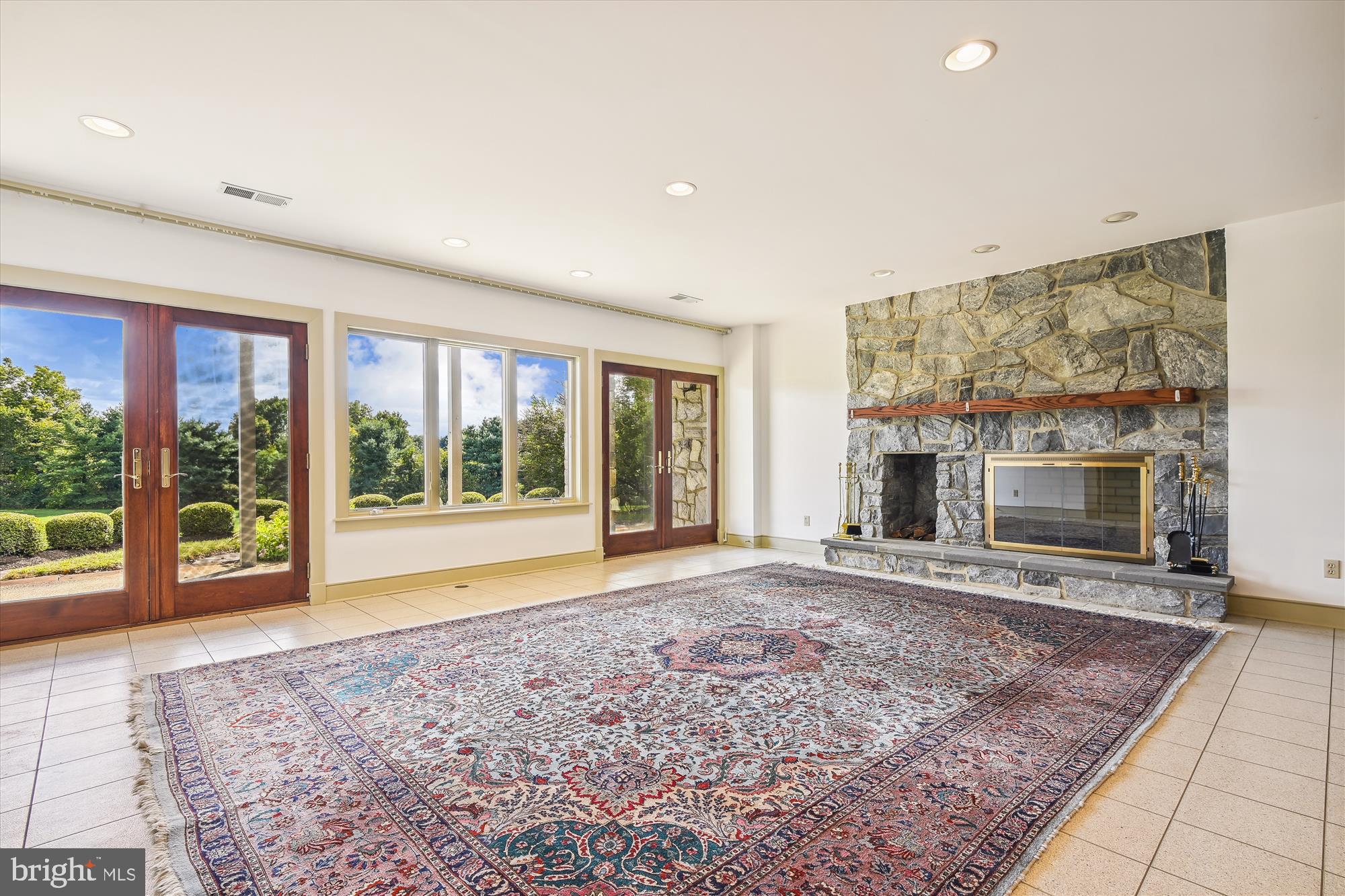 GOVERNORS MANOR - Residential