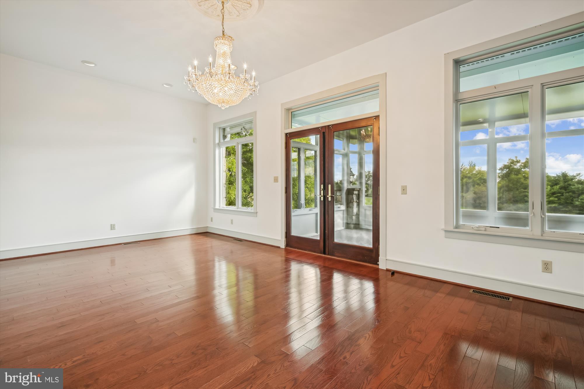 GOVERNORS MANOR - Residential