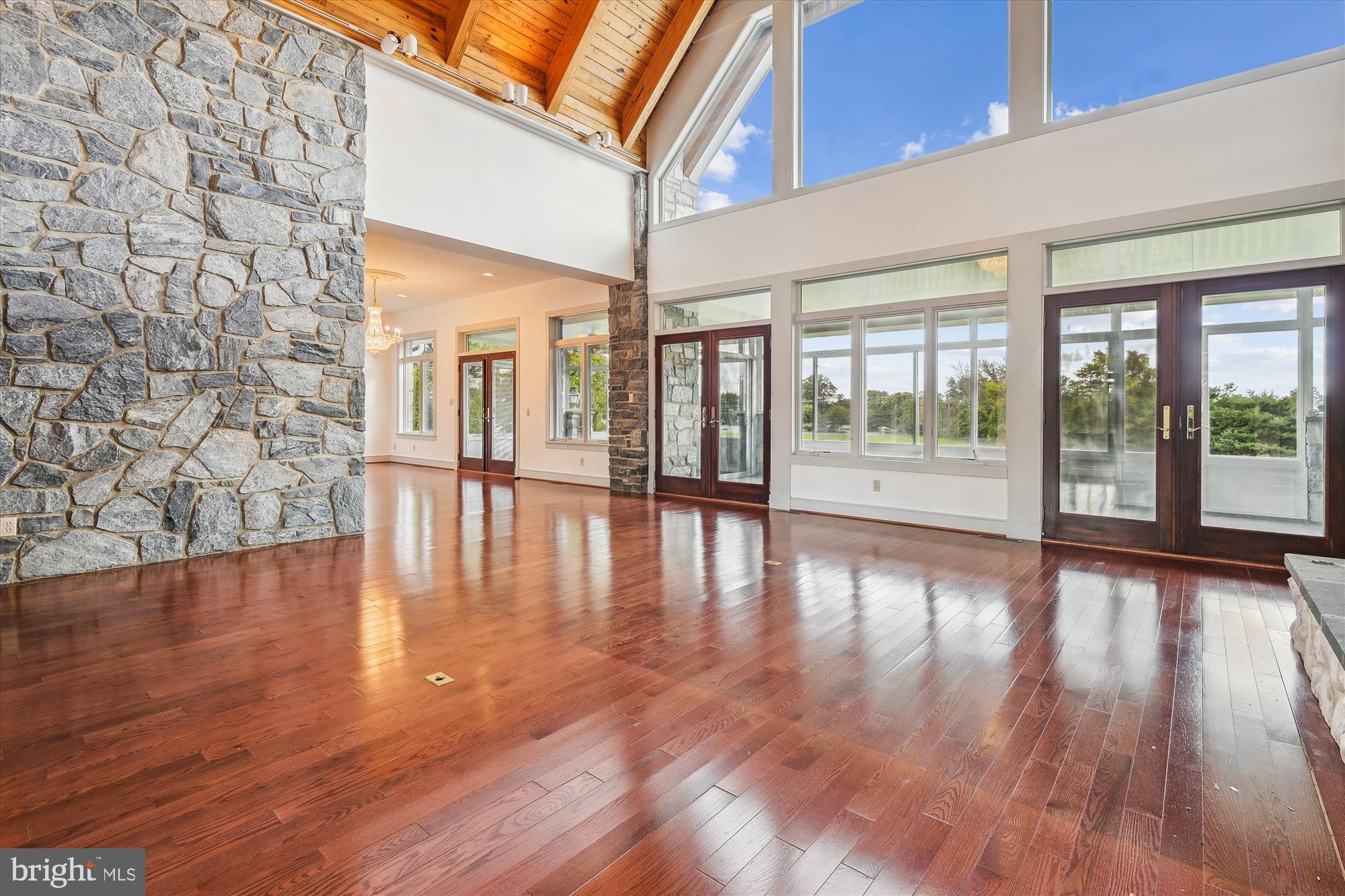 GOVERNORS MANOR - Residential