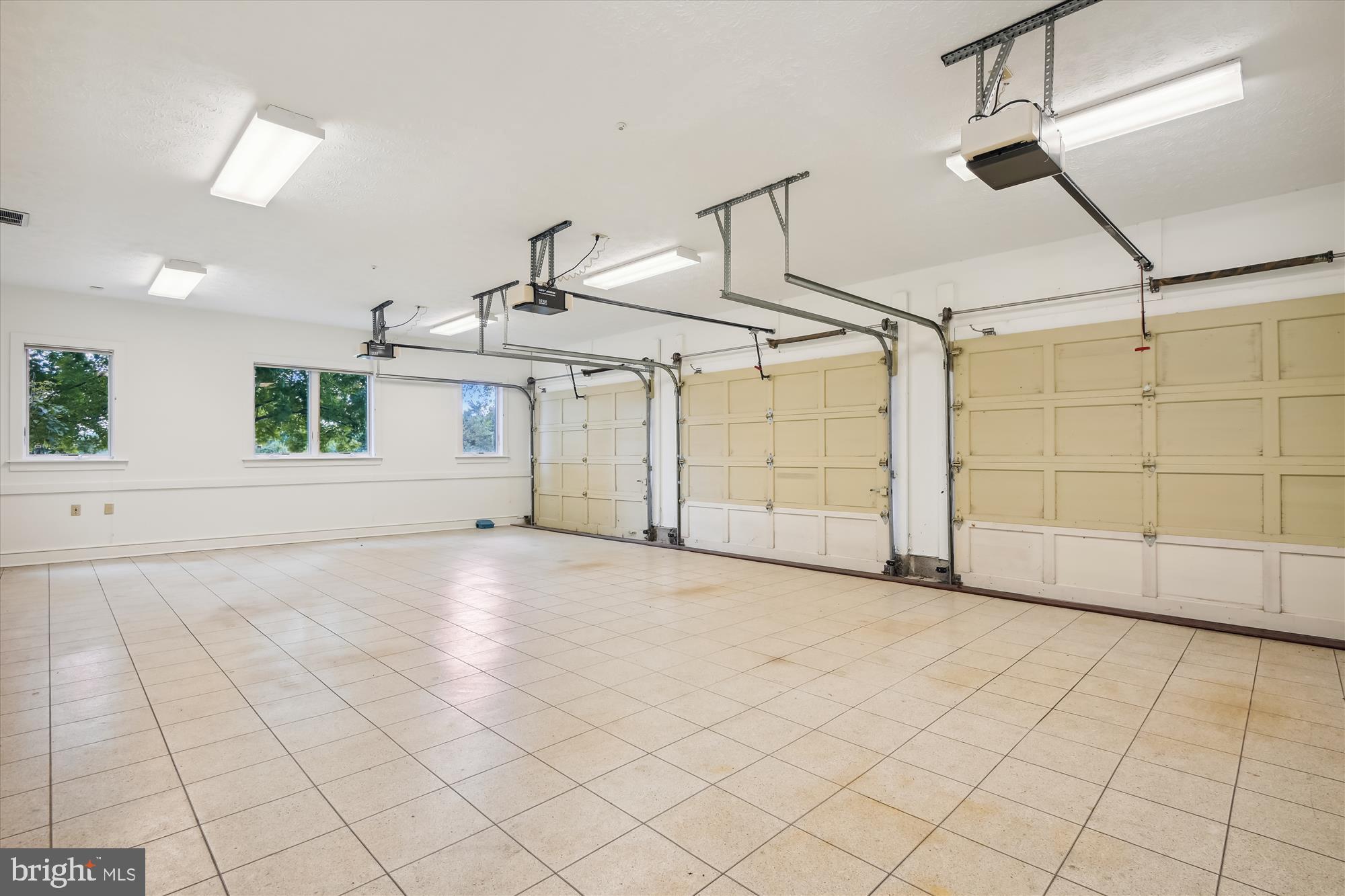 GOVERNORS MANOR - Residential