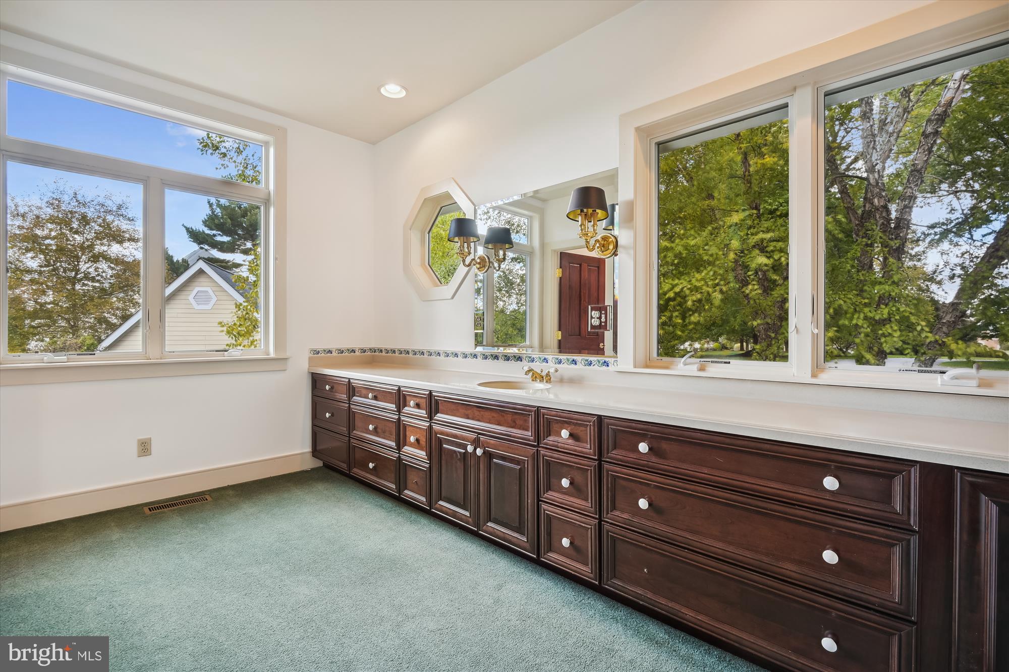 GOVERNORS MANOR - Residential