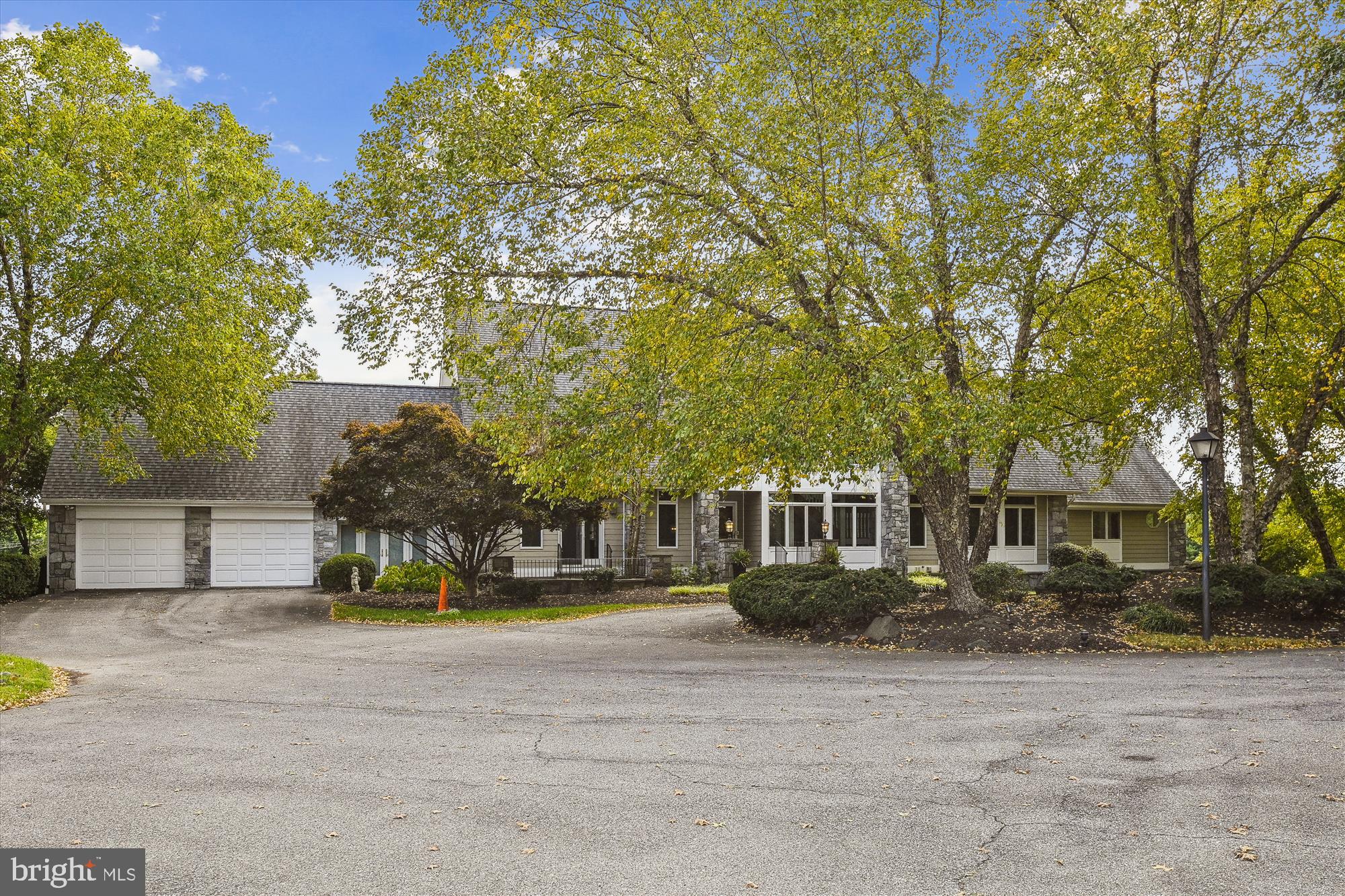 GOVERNORS MANOR - Residential