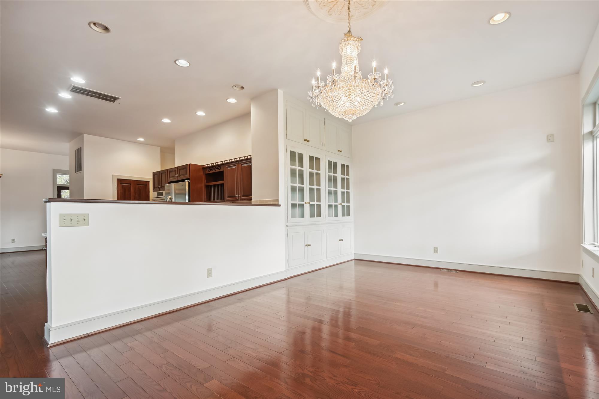 GOVERNORS MANOR - Residential