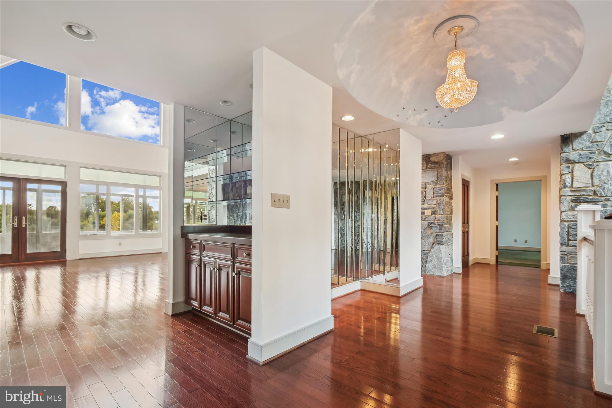 GOVERNORS MANOR - Residential