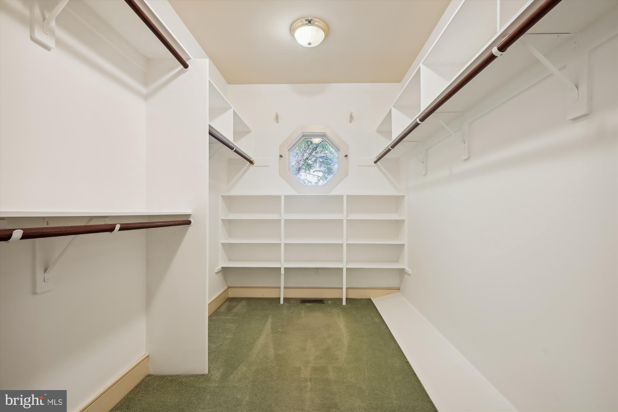 GOVERNORS MANOR - Residential