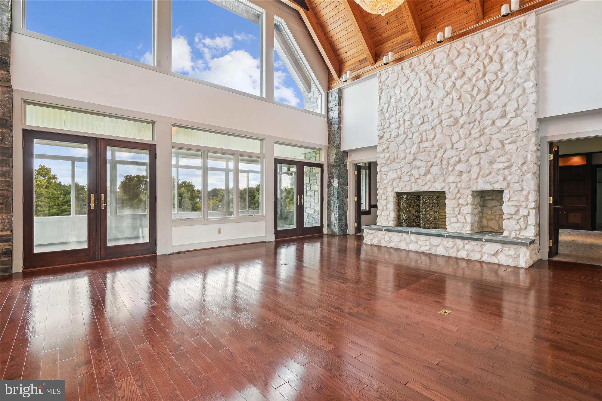 GOVERNORS MANOR - Residential