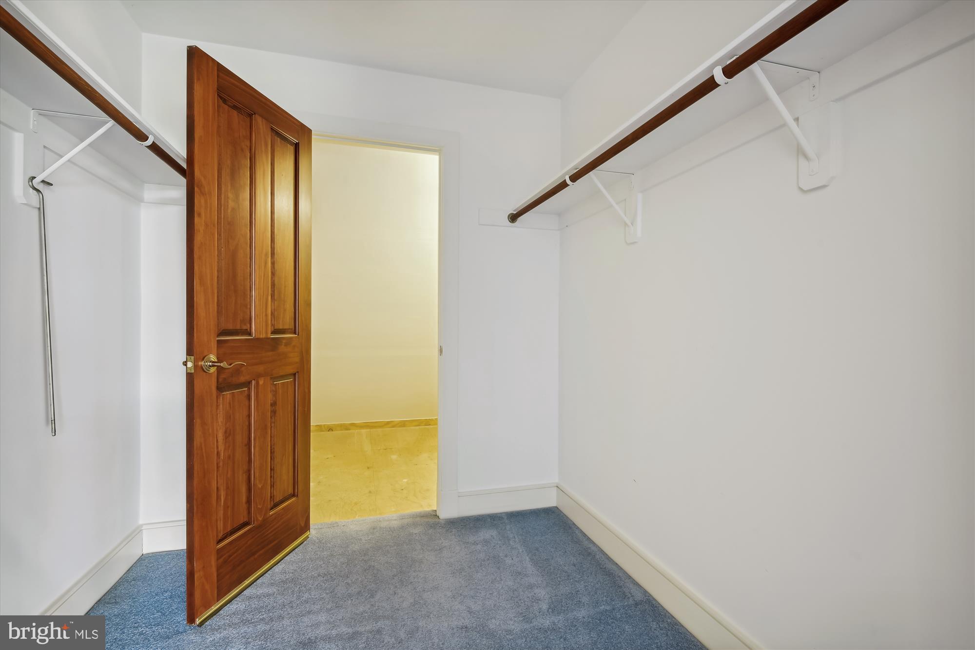 GOVERNORS MANOR - Residential