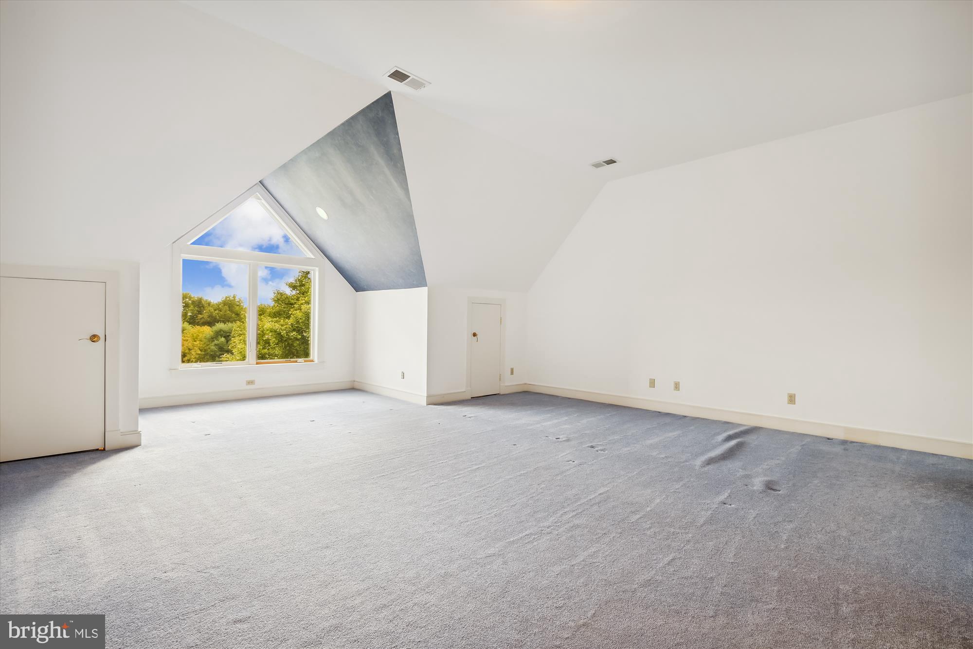 GOVERNORS MANOR - Residential