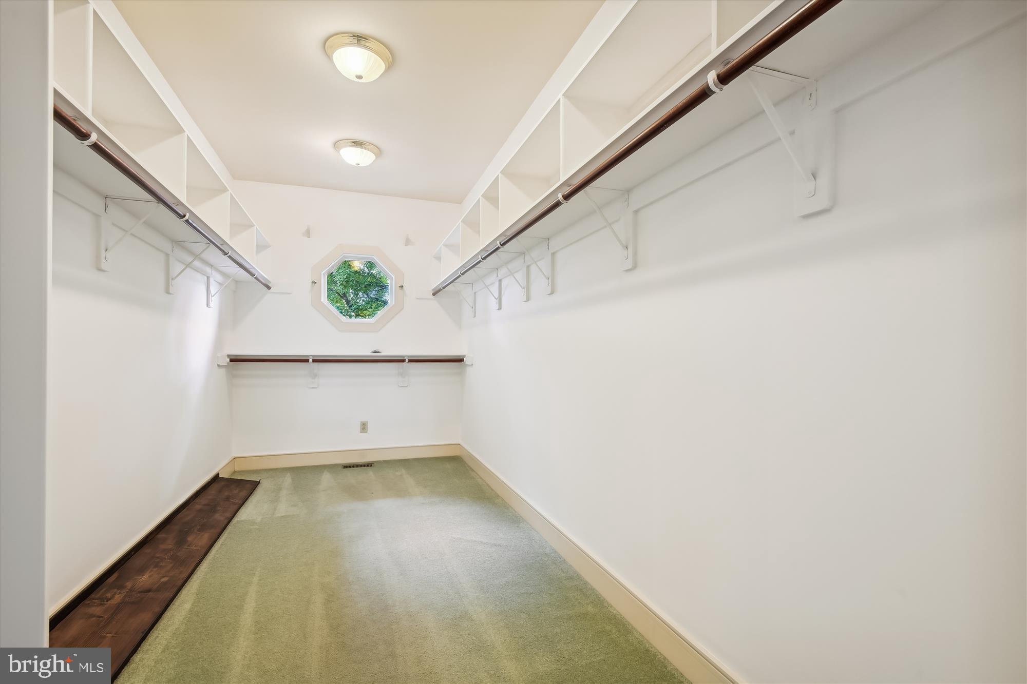 GOVERNORS MANOR - Residential