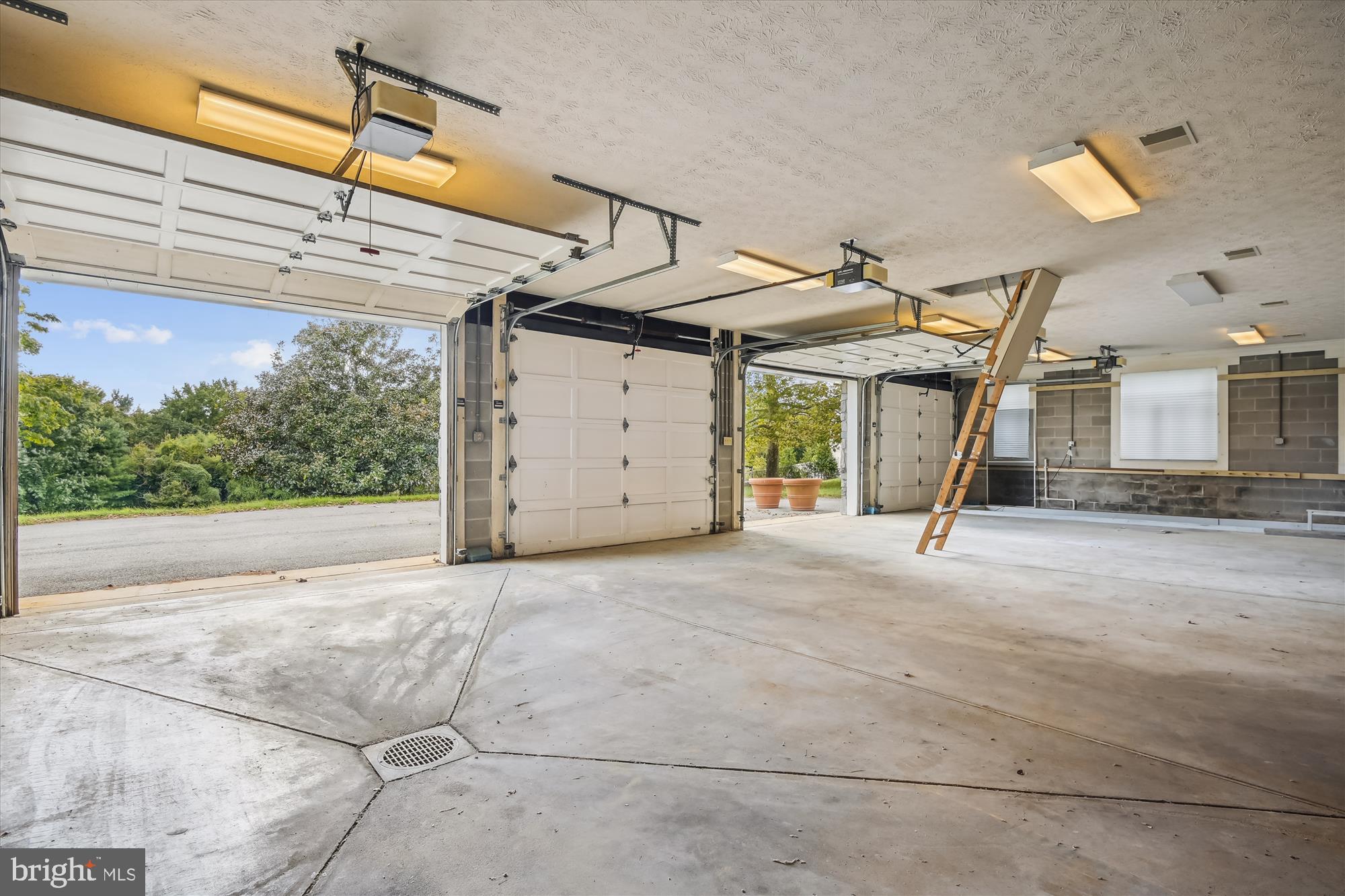 GOVERNORS MANOR - Residential