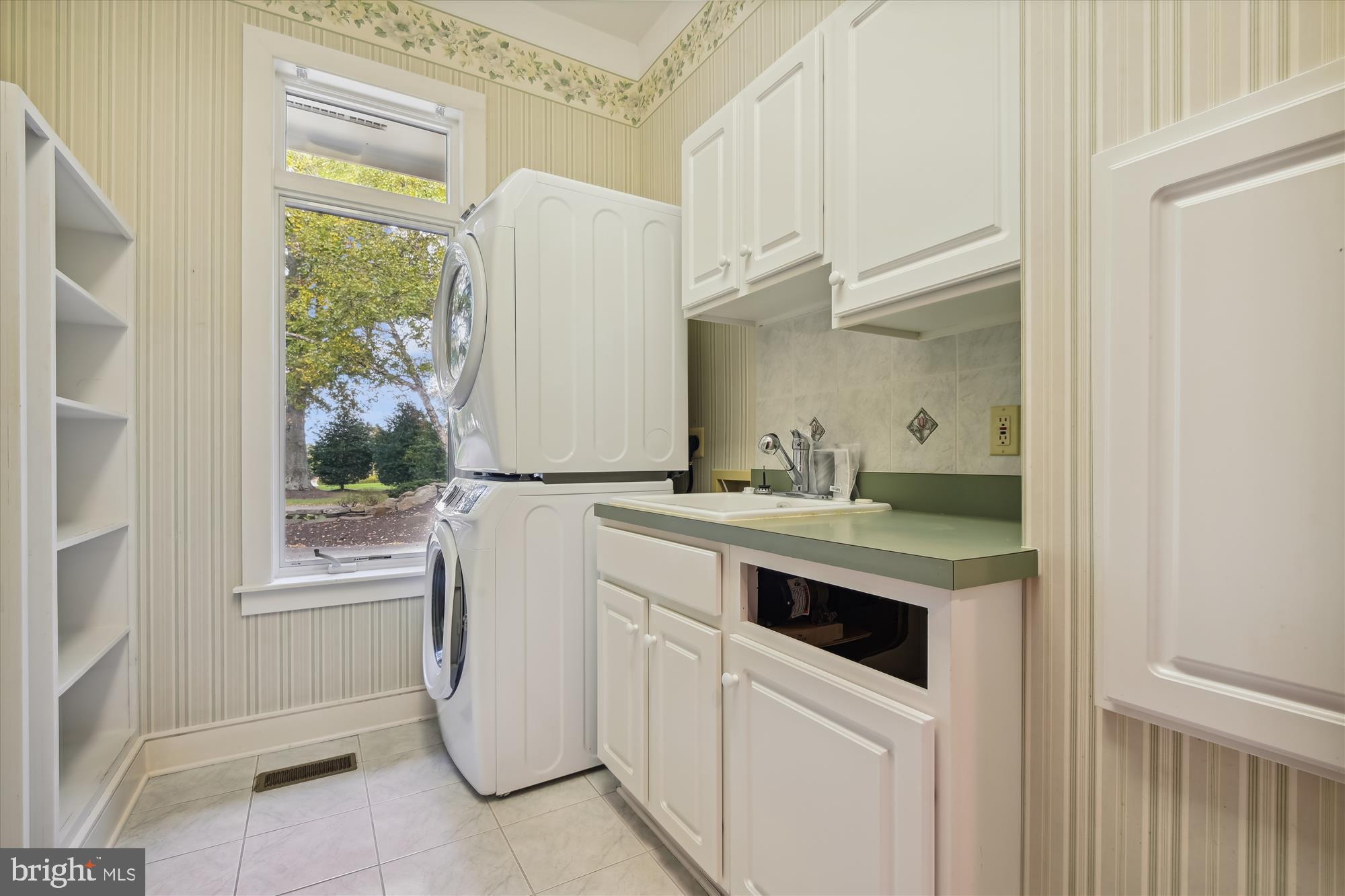 GOVERNORS MANOR - Residential