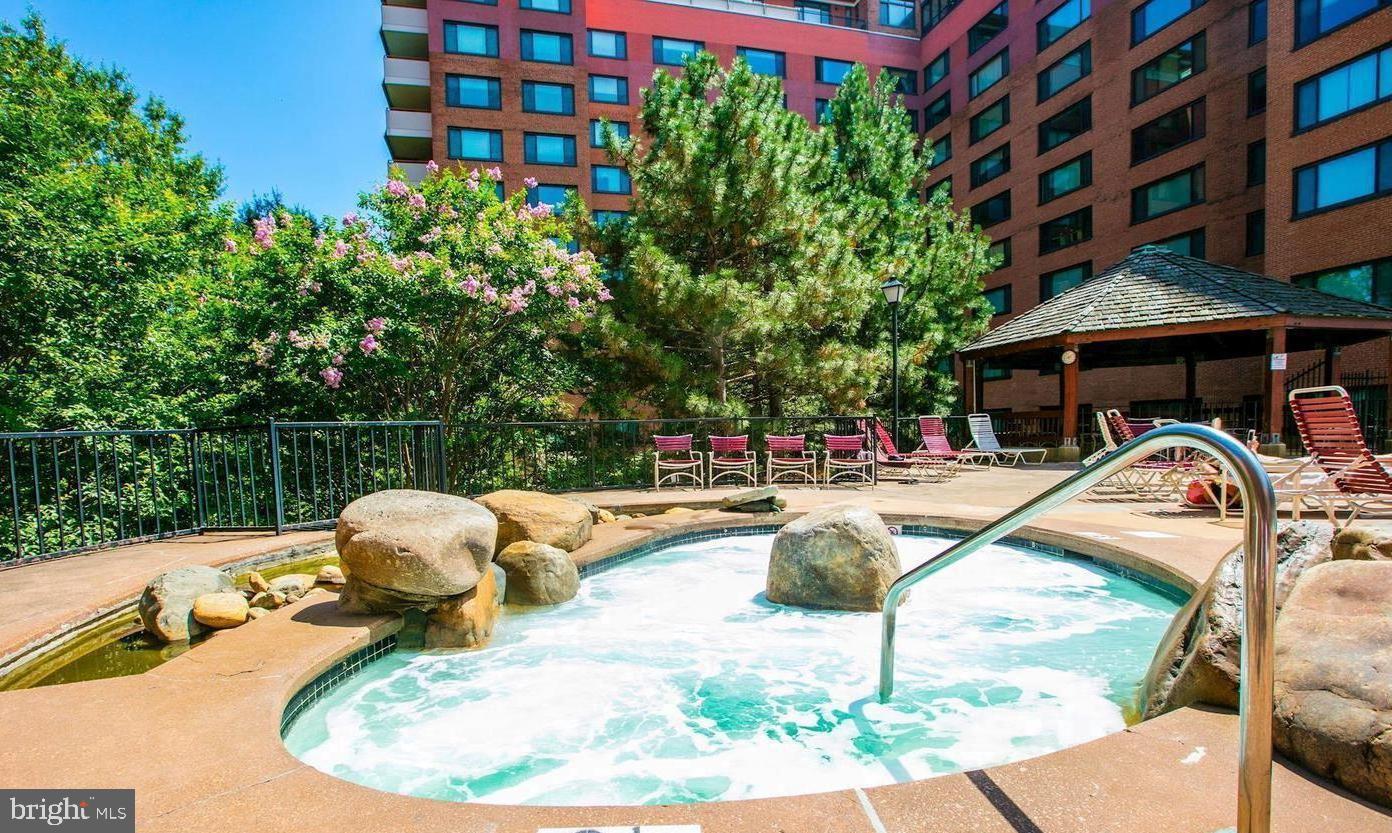 RIVER PLACE - Residential Lease