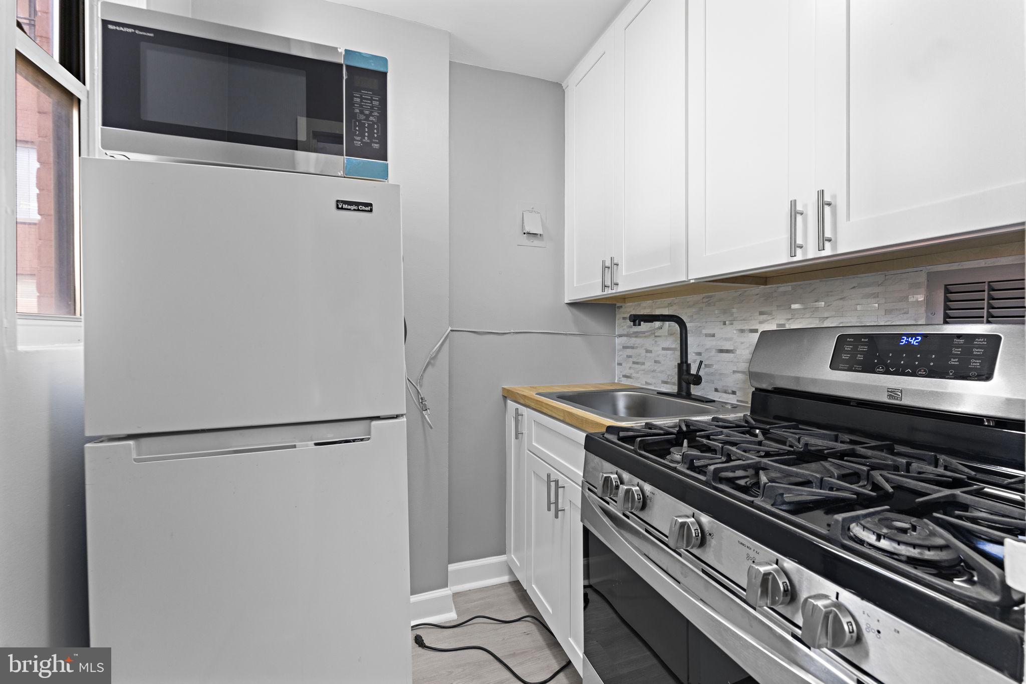 RIVER PLACE - Residential Lease