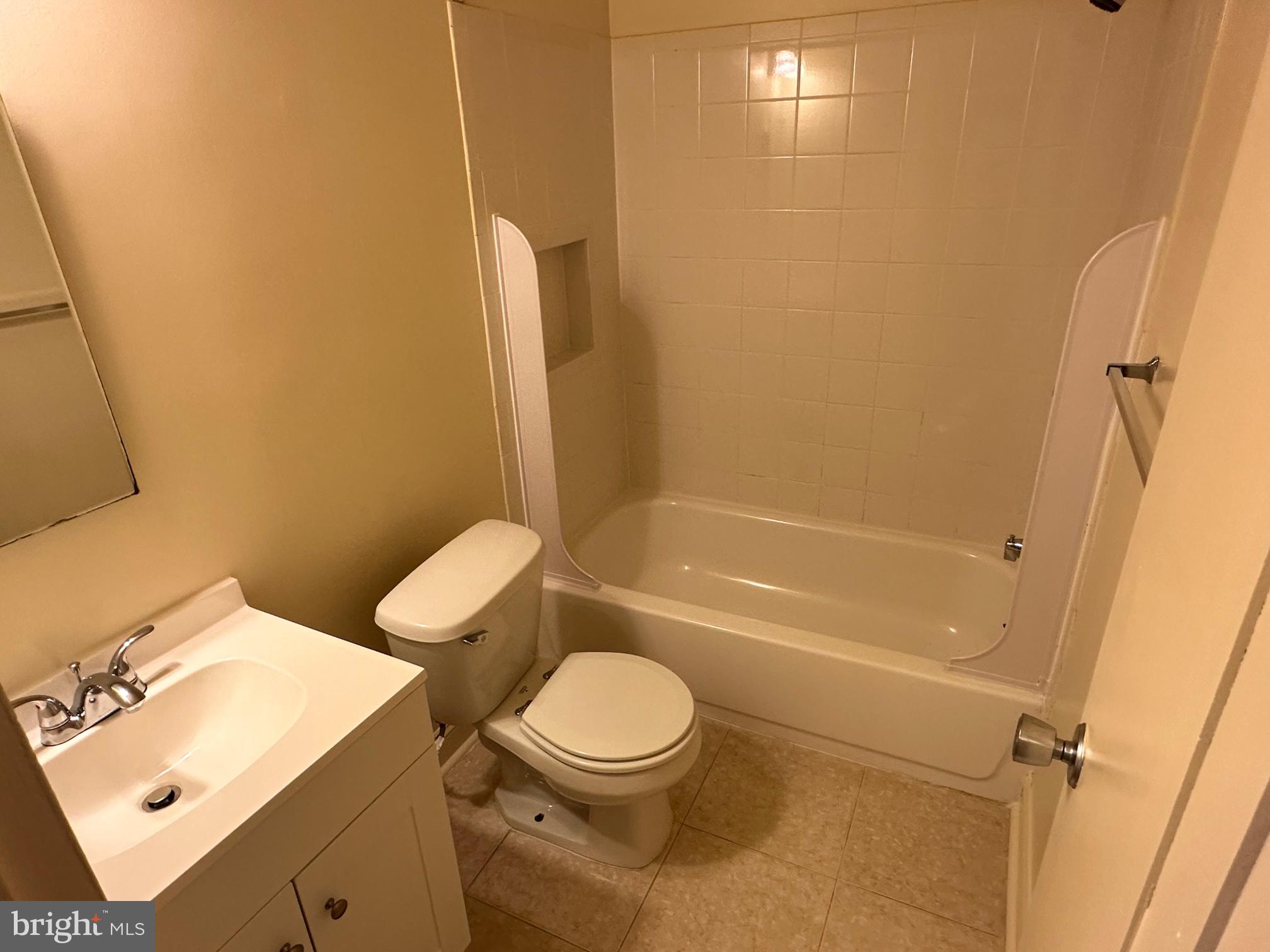 TERRACE TOWNE HOMES OF WOODLAWN - Residential Lease