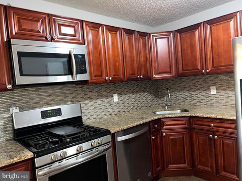 Condo For Sale - 478 Witney Court<br/> NORTH BRUNSWICK, NJ 08902