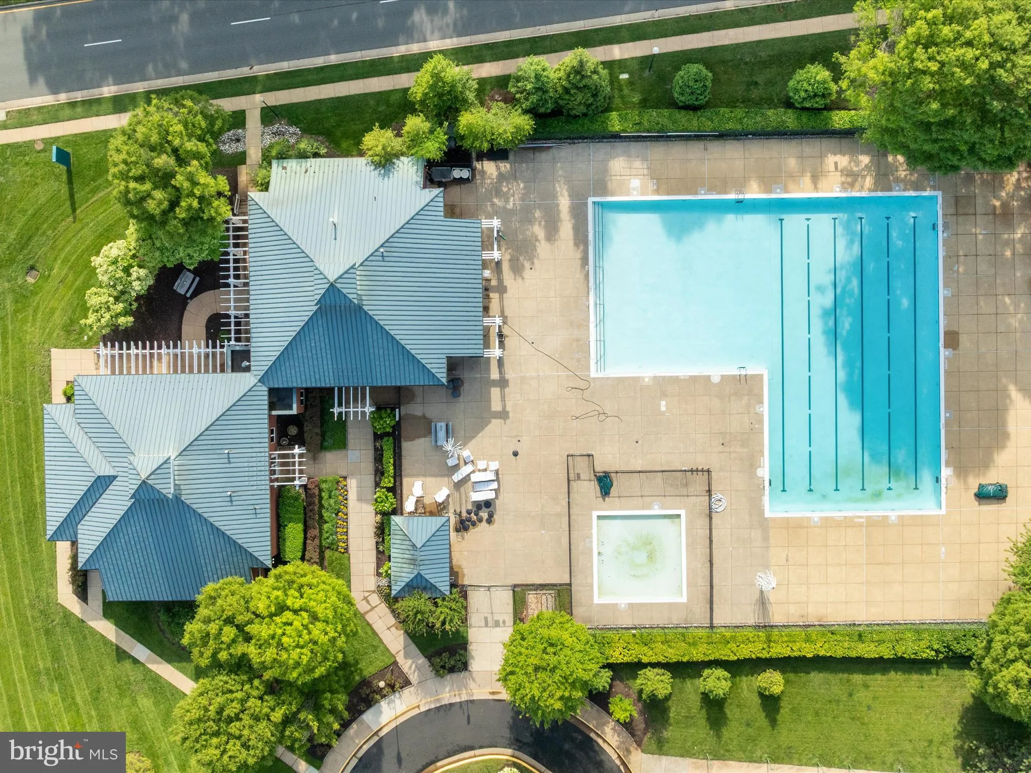 Sterling, Virginia 20165, United States, 4 Bedrooms Bedrooms, ,4 BathroomsBathrooms,Residential,Contingent,120518