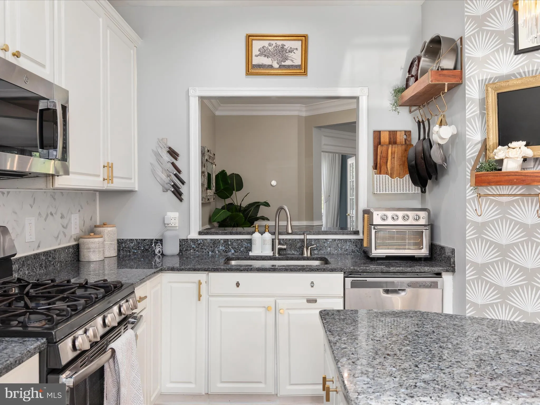 Sterling, Virginia 20165, United States, 4 Bedrooms Bedrooms, ,4 BathroomsBathrooms,Residential,Contingent,120518