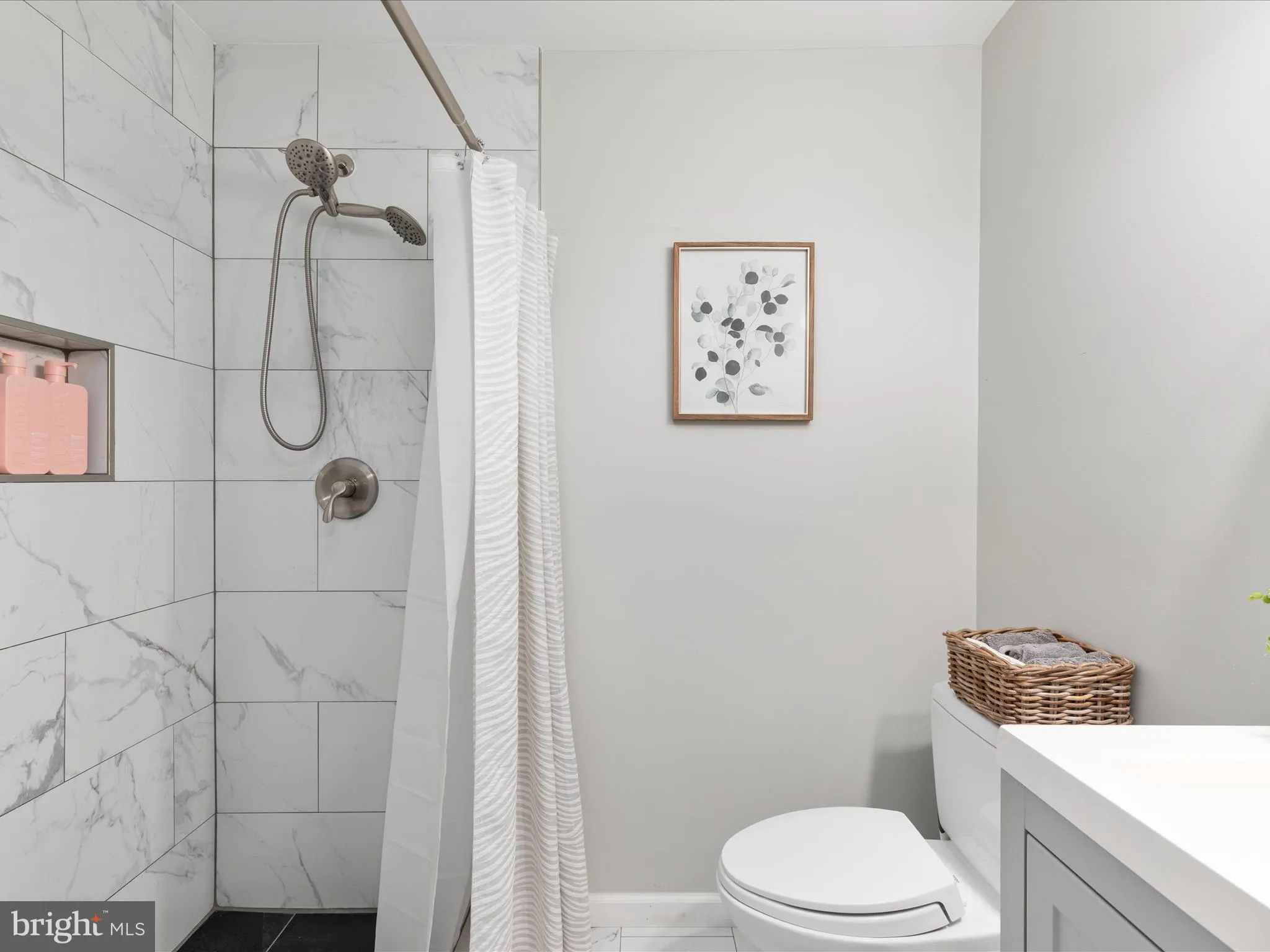 Sterling, Virginia 20165, United States, 4 Bedrooms Bedrooms, ,4 BathroomsBathrooms,Residential,Contingent,120518