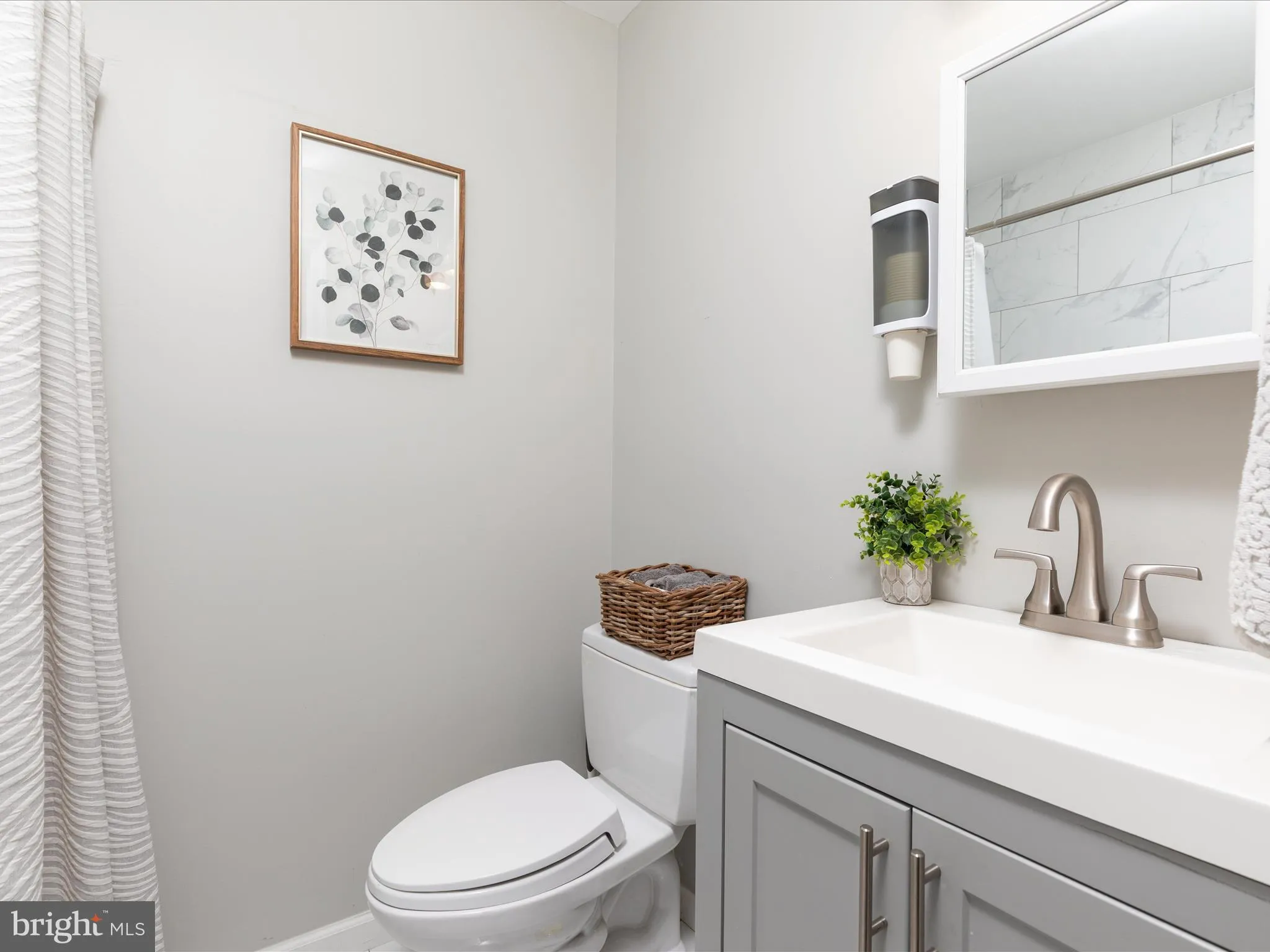 Sterling, Virginia 20165, United States, 4 Bedrooms Bedrooms, ,4 BathroomsBathrooms,Residential,Contingent,120518