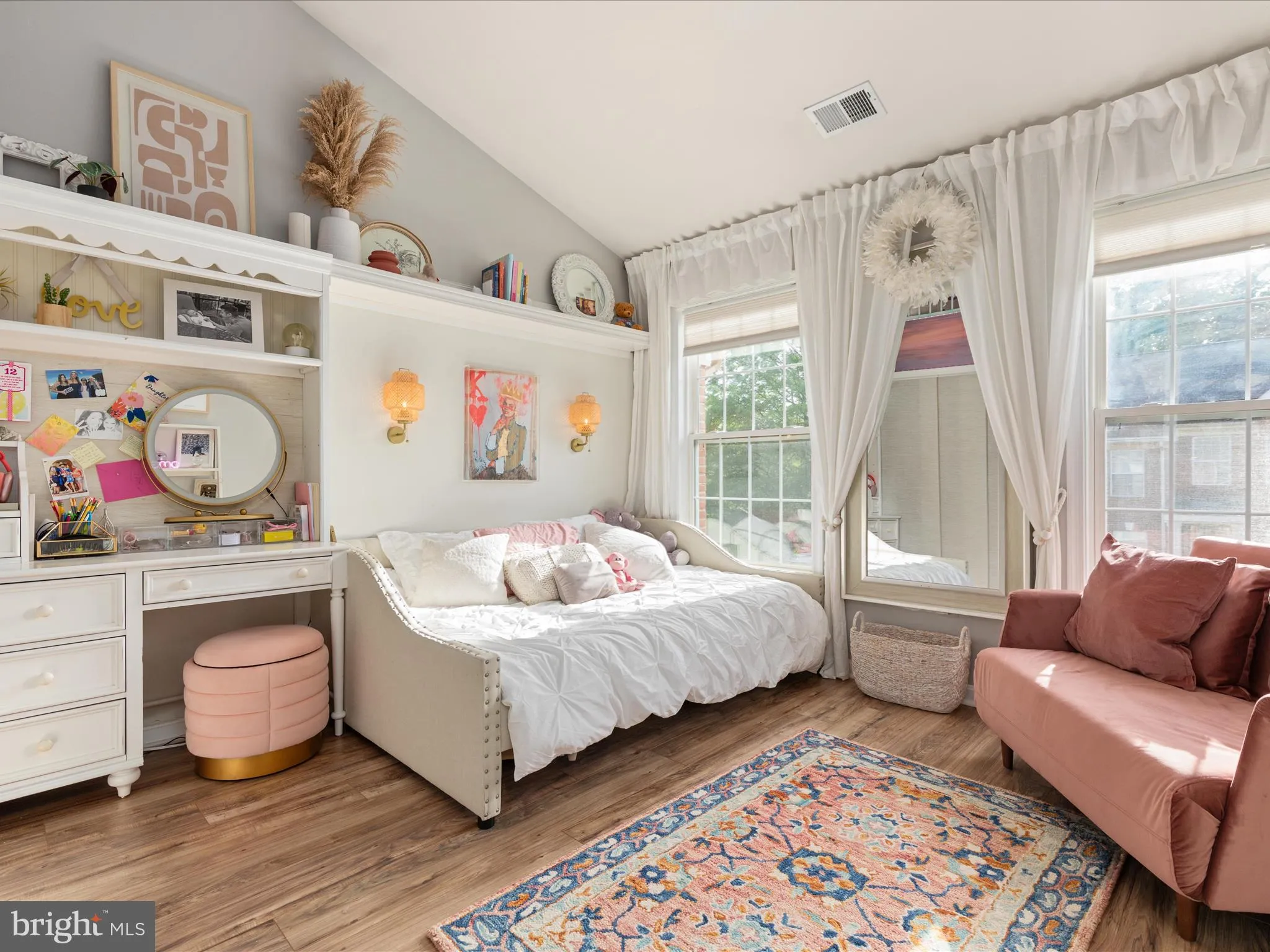 Sterling, Virginia 20165, United States, 4 Bedrooms Bedrooms, ,4 BathroomsBathrooms,Residential,Contingent,120518