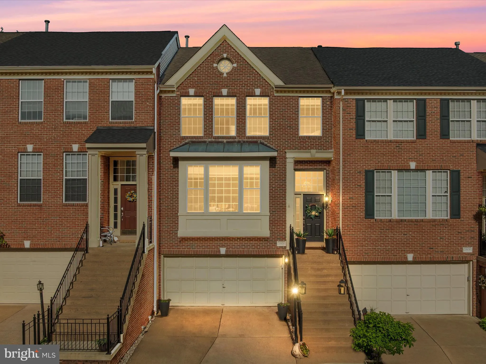 Sterling, Virginia 20165, United States, 4 Bedrooms Bedrooms, ,4 BathroomsBathrooms,Residential,Contingent,120518