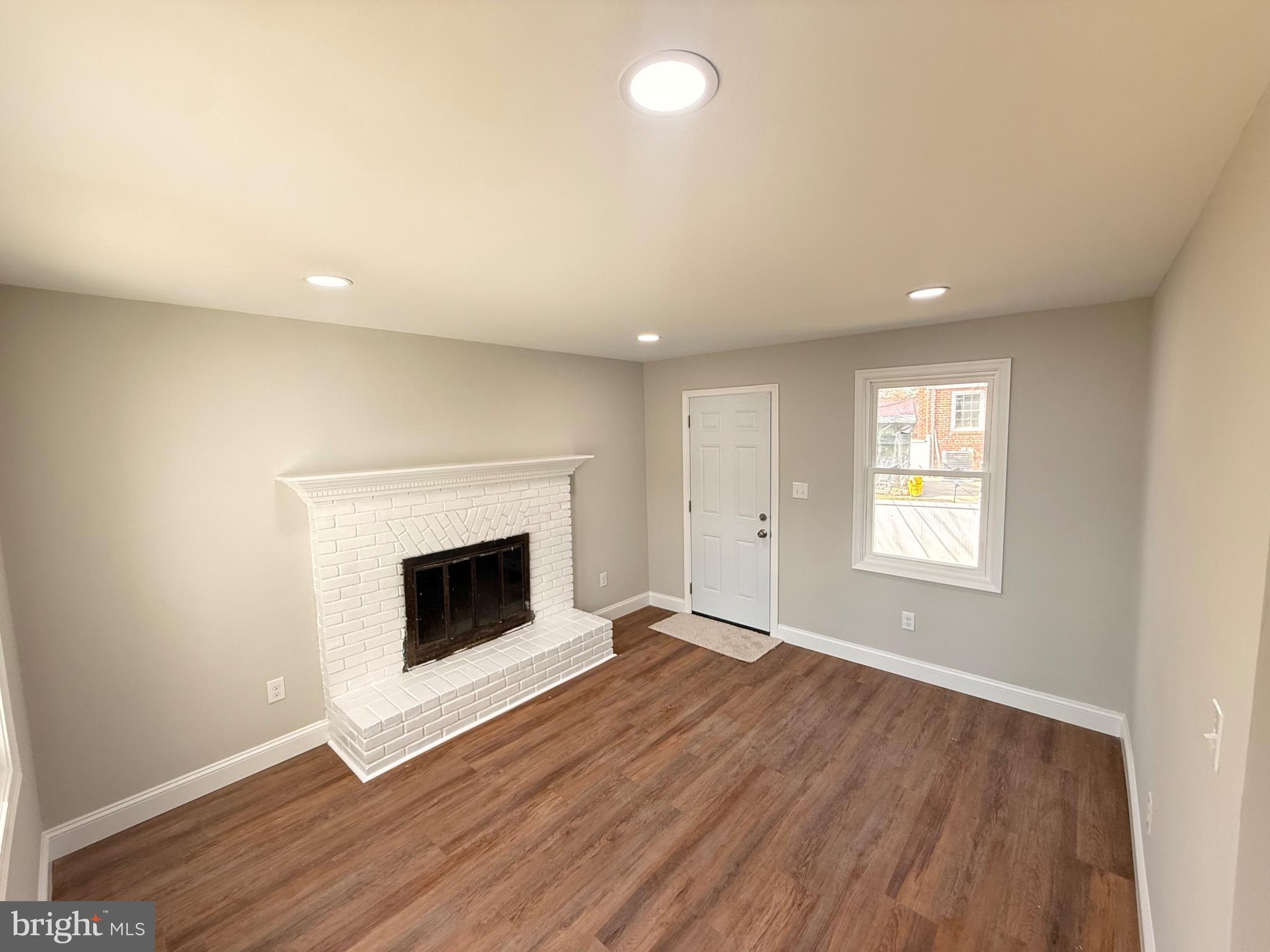 NEW CARROLLTON - Residential