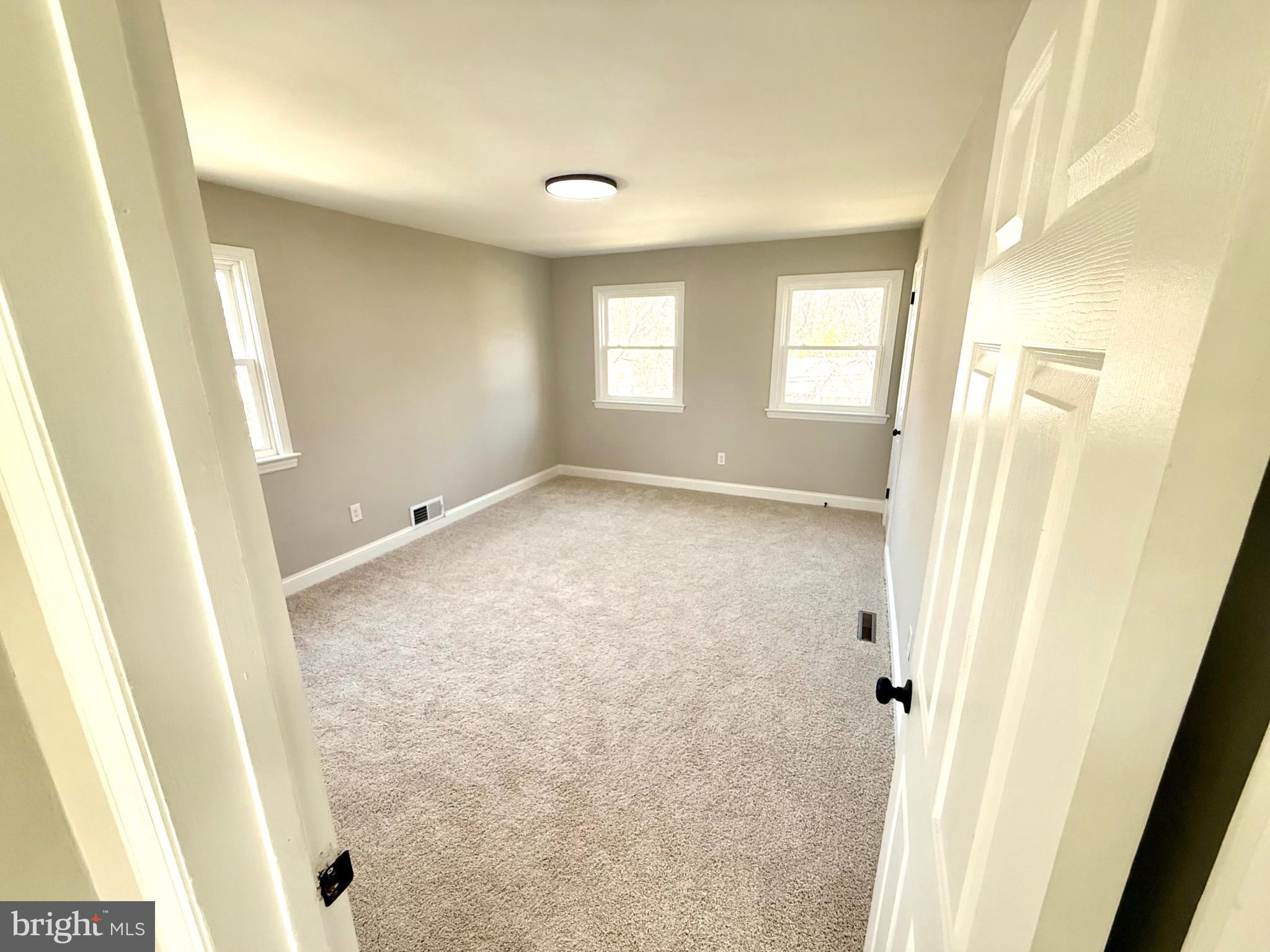 NEW CARROLLTON - Residential