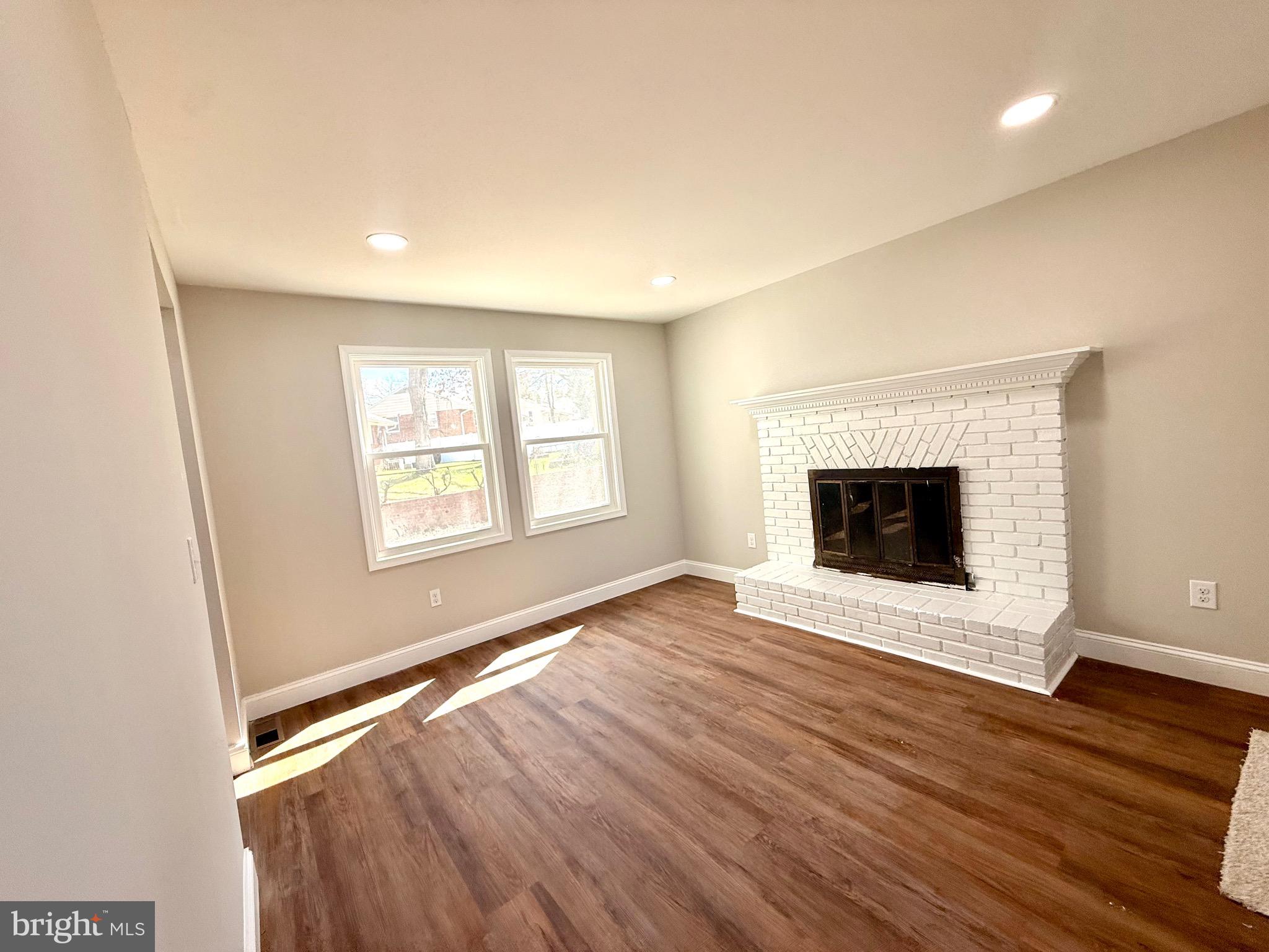 NEW CARROLLTON - Residential