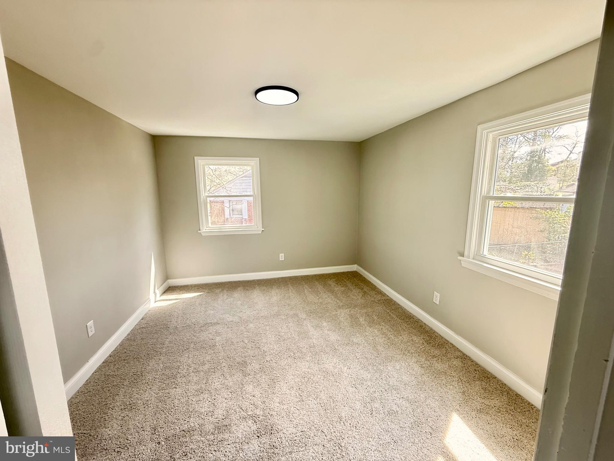 NEW CARROLLTON - Residential