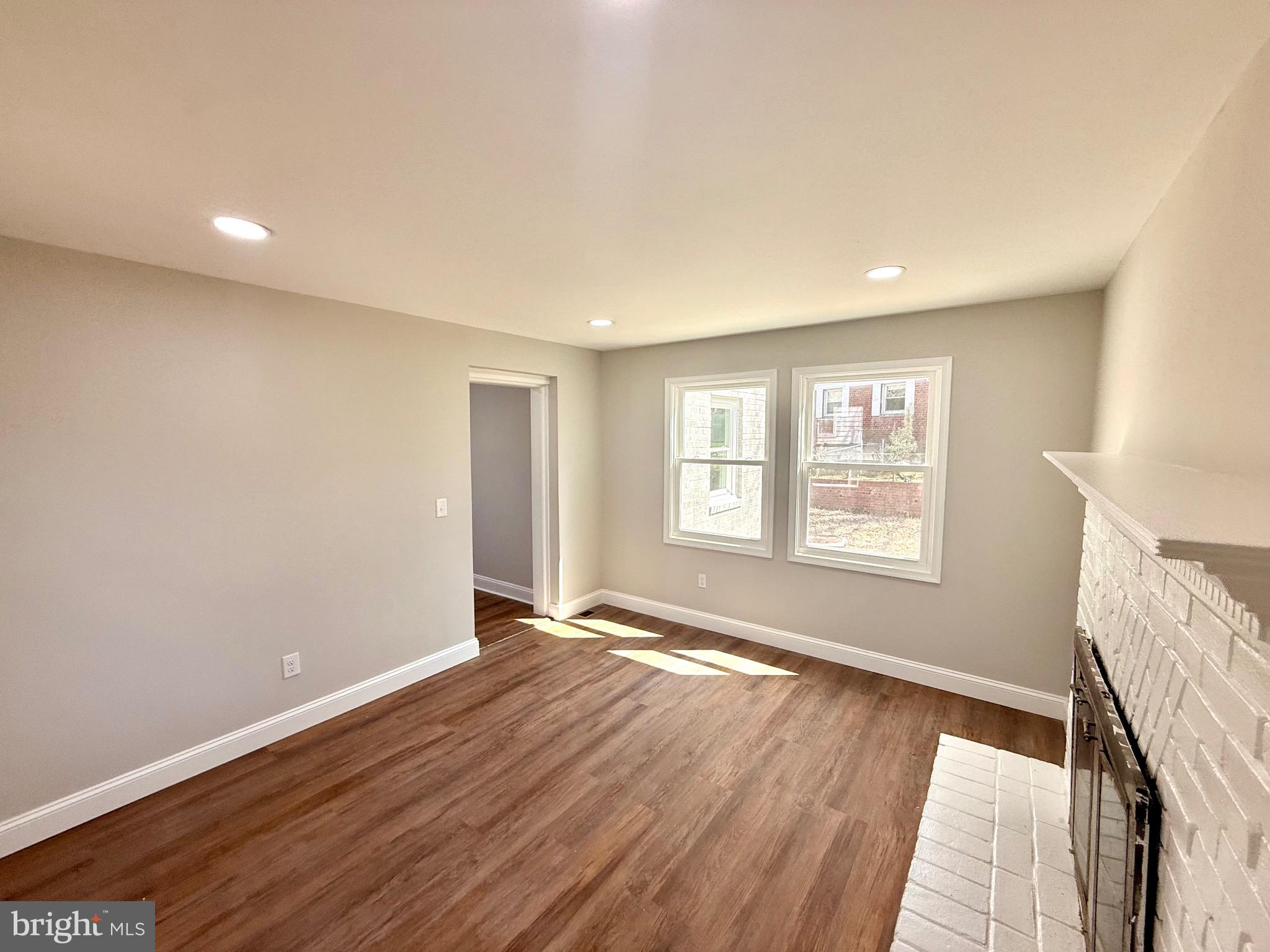 NEW CARROLLTON - Residential