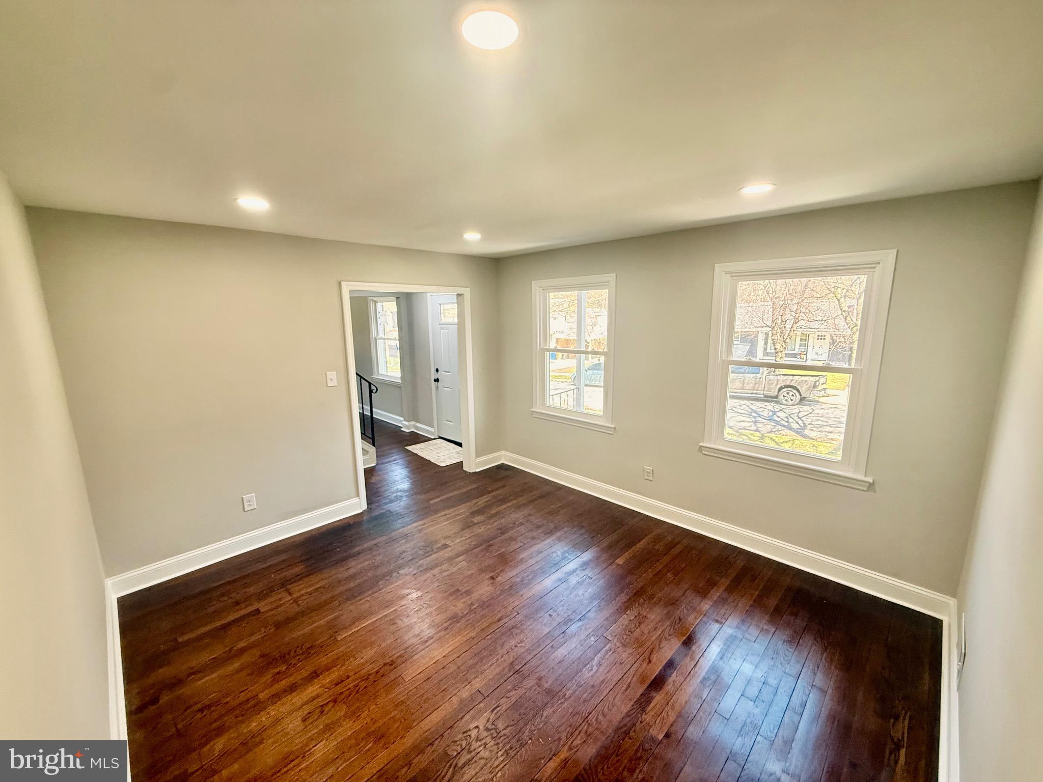 NEW CARROLLTON - Residential