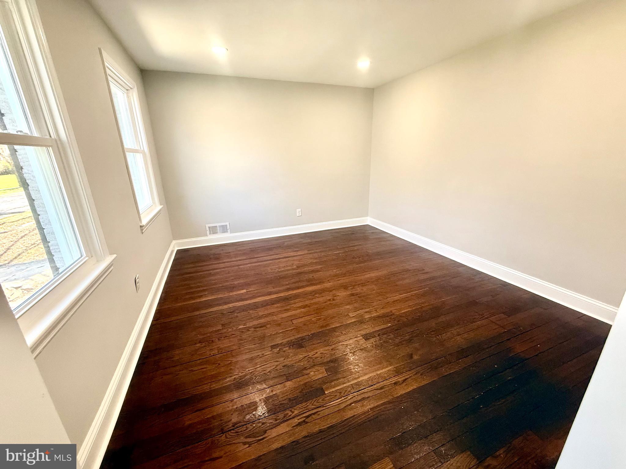 NEW CARROLLTON - Residential