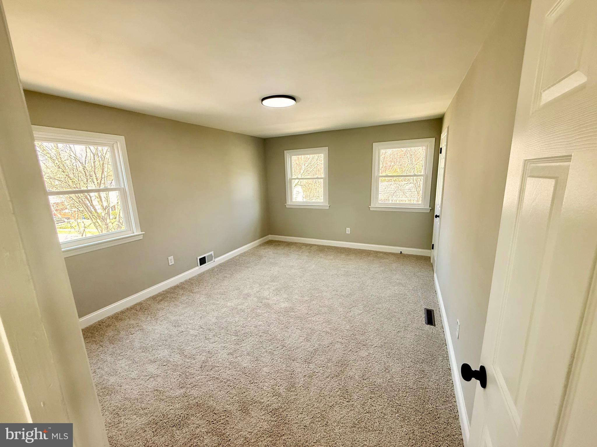 NEW CARROLLTON - Residential