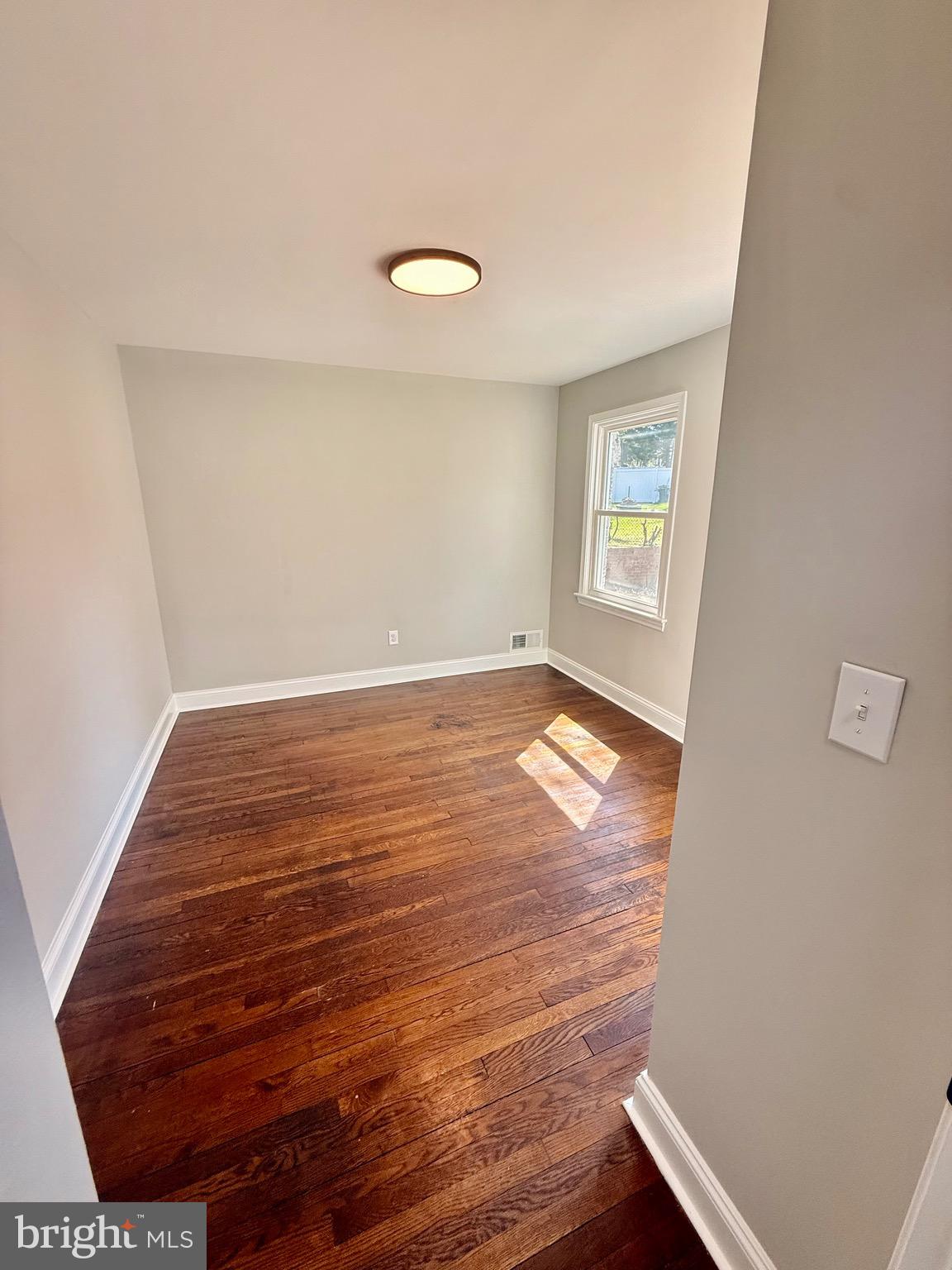 NEW CARROLLTON - Residential