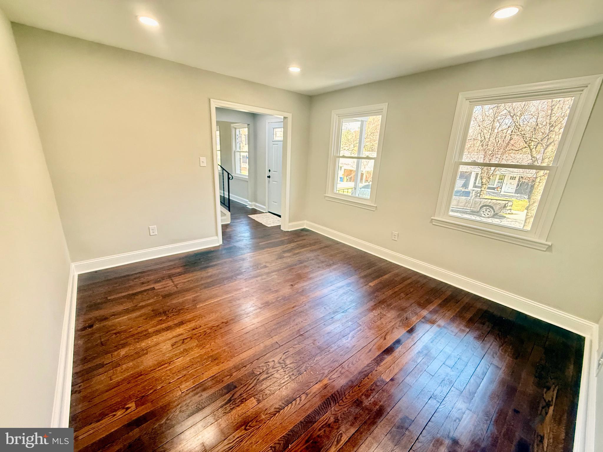 NEW CARROLLTON - Residential