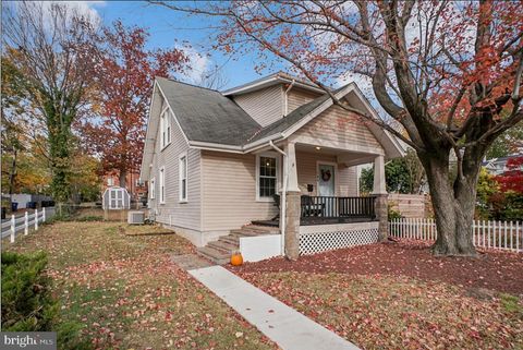 104 E GLEBE ROAD ALEXANDRIA VA 22305