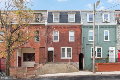 Photo of 120 W Strawberry Street, LANCASTER, PA 17603 (MLS # PALA2076412)