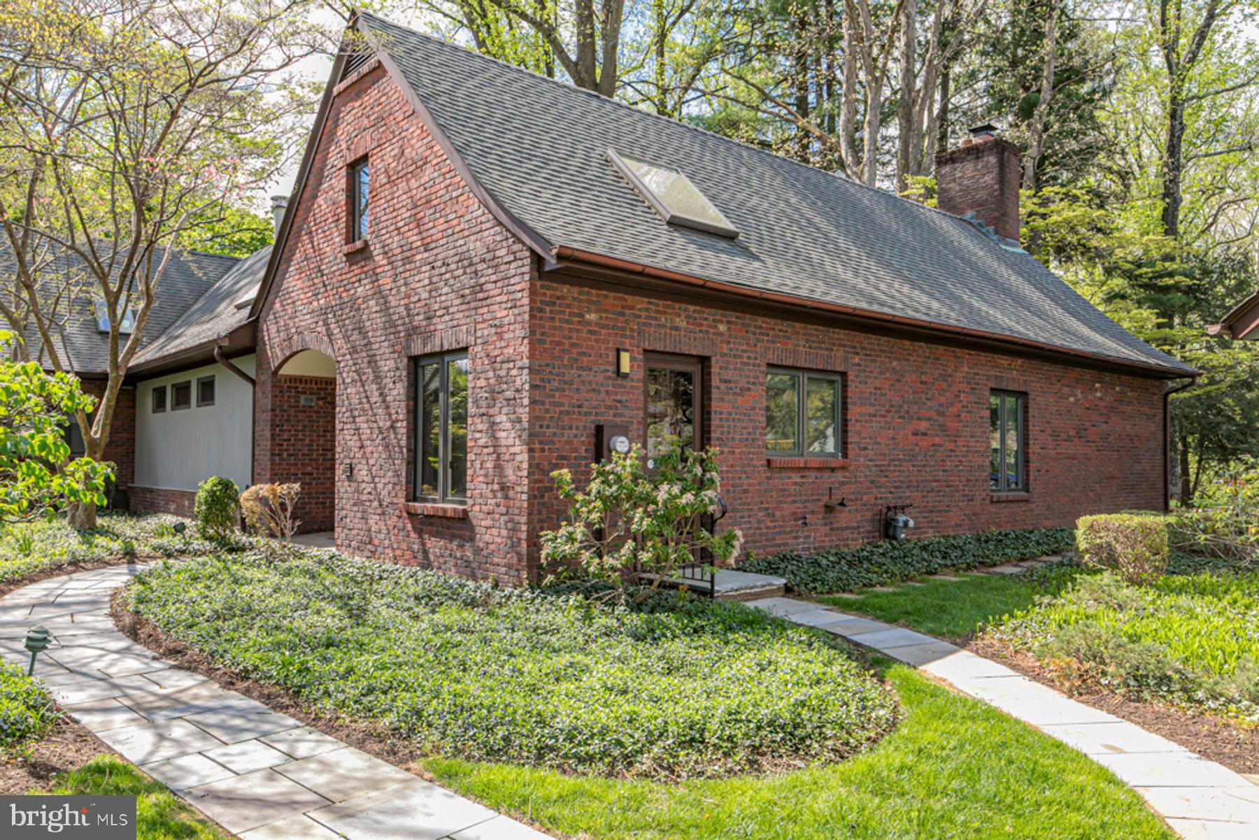 26 CONSTITUTION HILL W