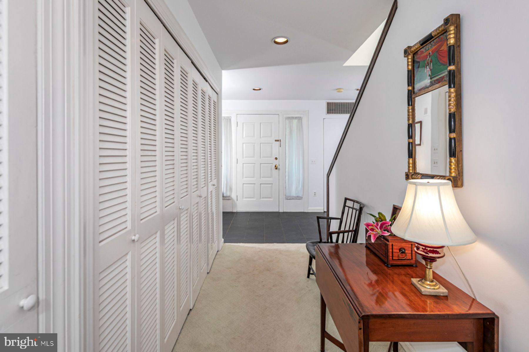 26 CONSTITUTION HILL W