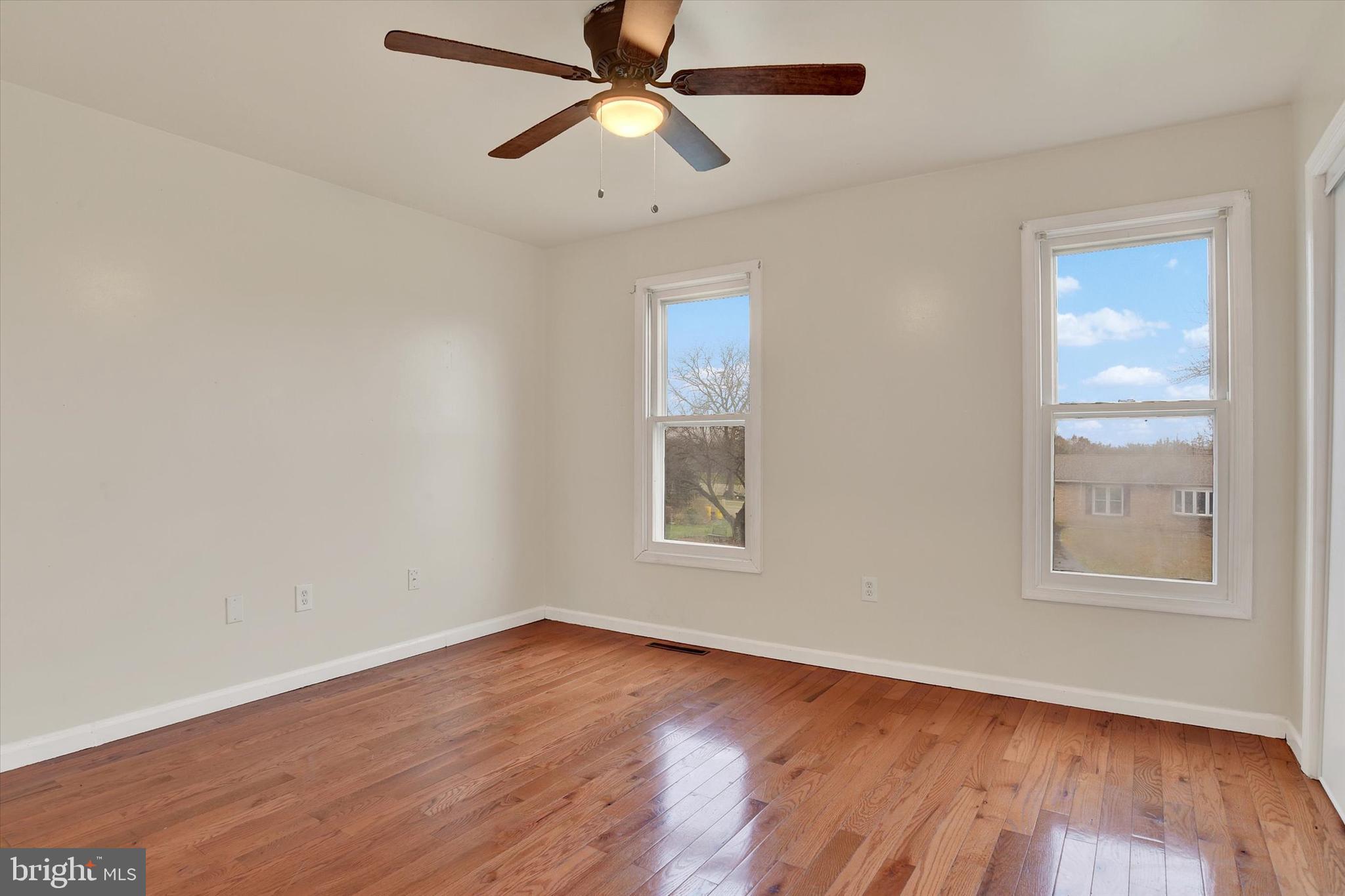 WINDSOR FARMS - Residential