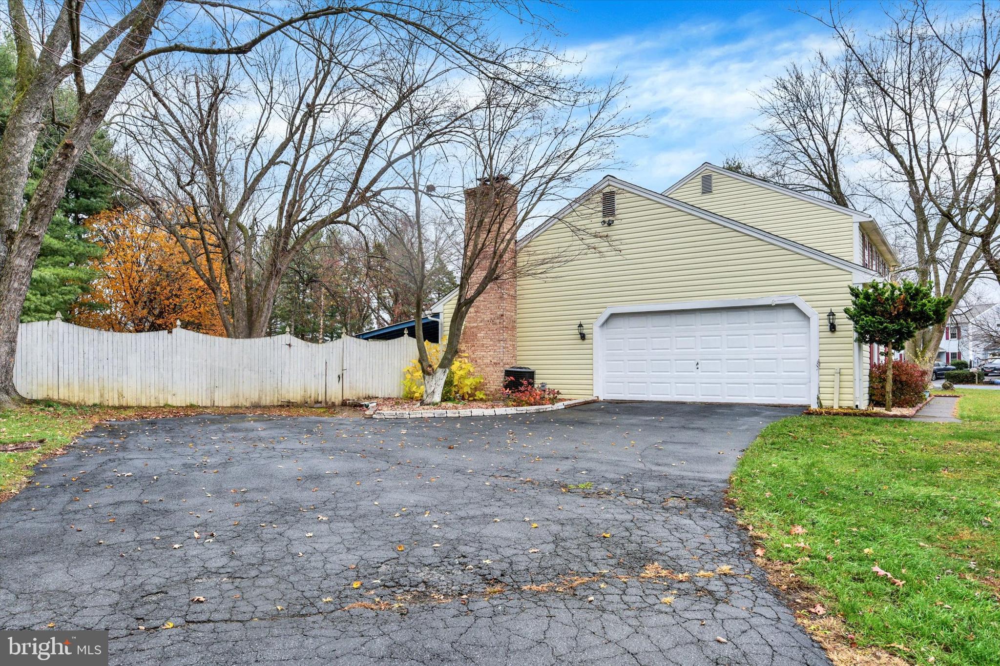 WINDSOR FARMS - Residential