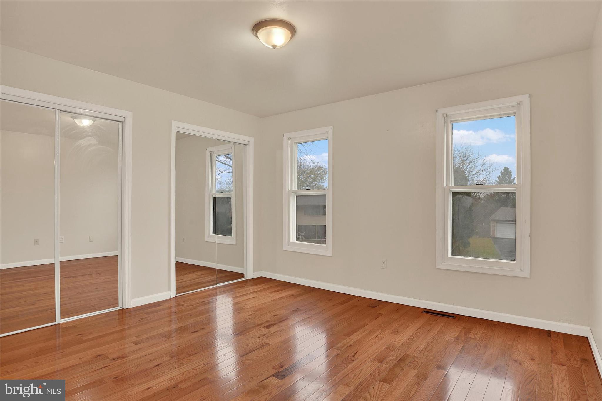 WINDSOR FARMS - Residential