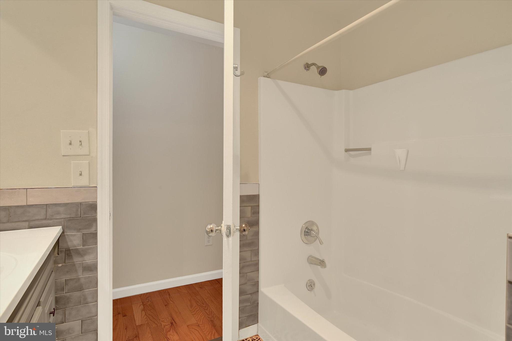 WINDSOR FARMS - Residential